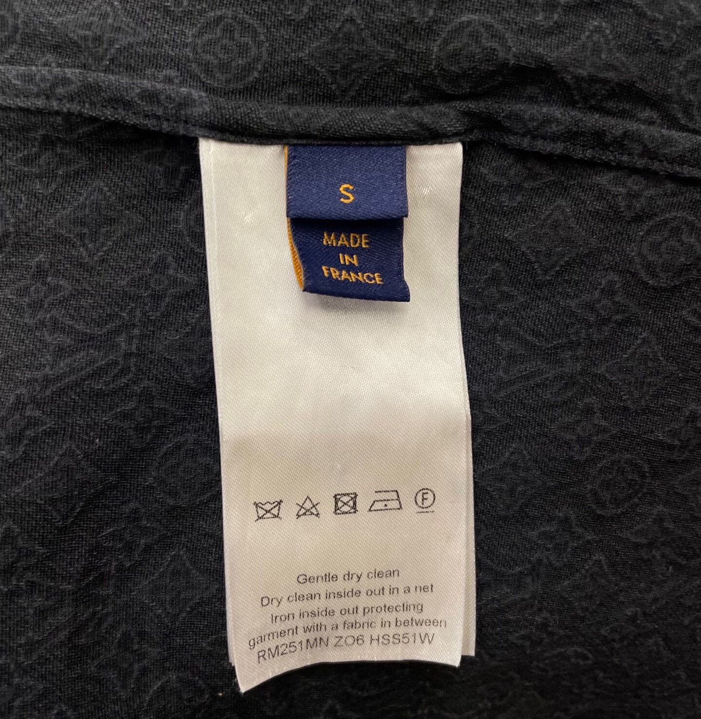 Louis Vuitton logo embossed short sleeve shirt in black Size US S / EU 44-46 / 1 - 6 Thumbnail