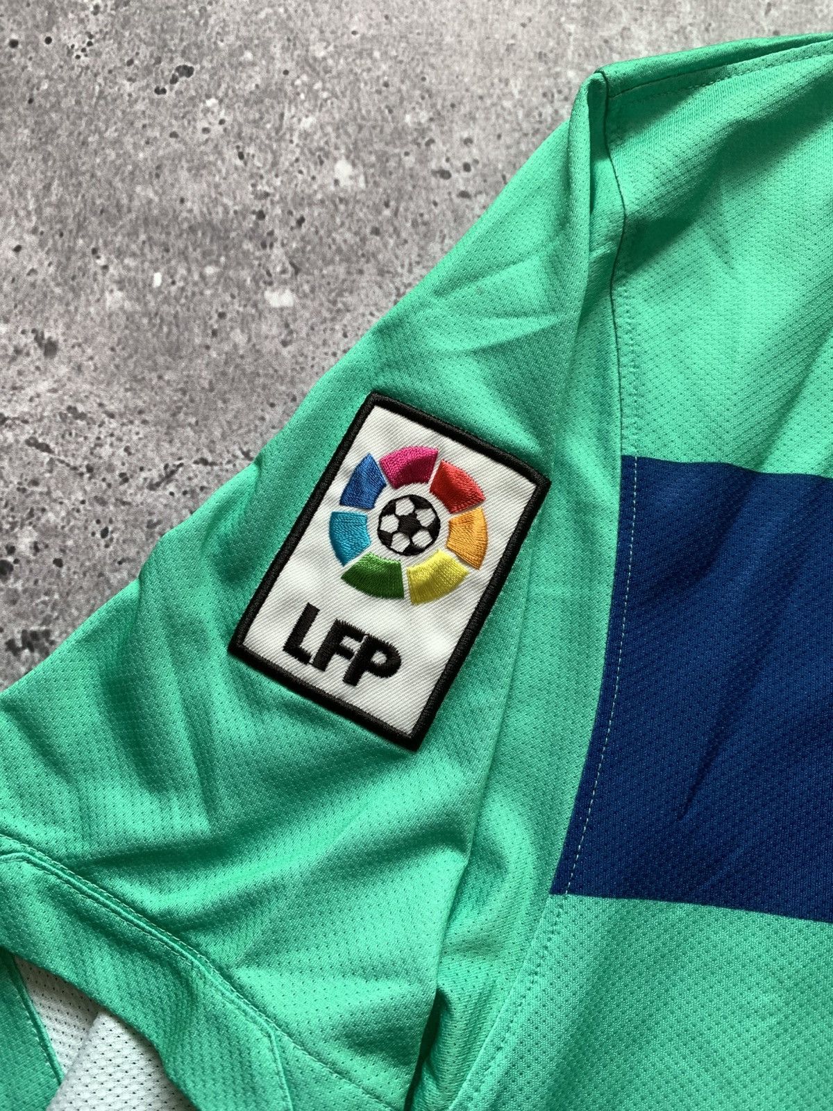 Nike 🔥NIKE BARCELONA 2010/2011 AWAY BLOCKCORE SOCCER JERSEY Size US L / EU 52-54 / 3 - 6 Thumbnail
