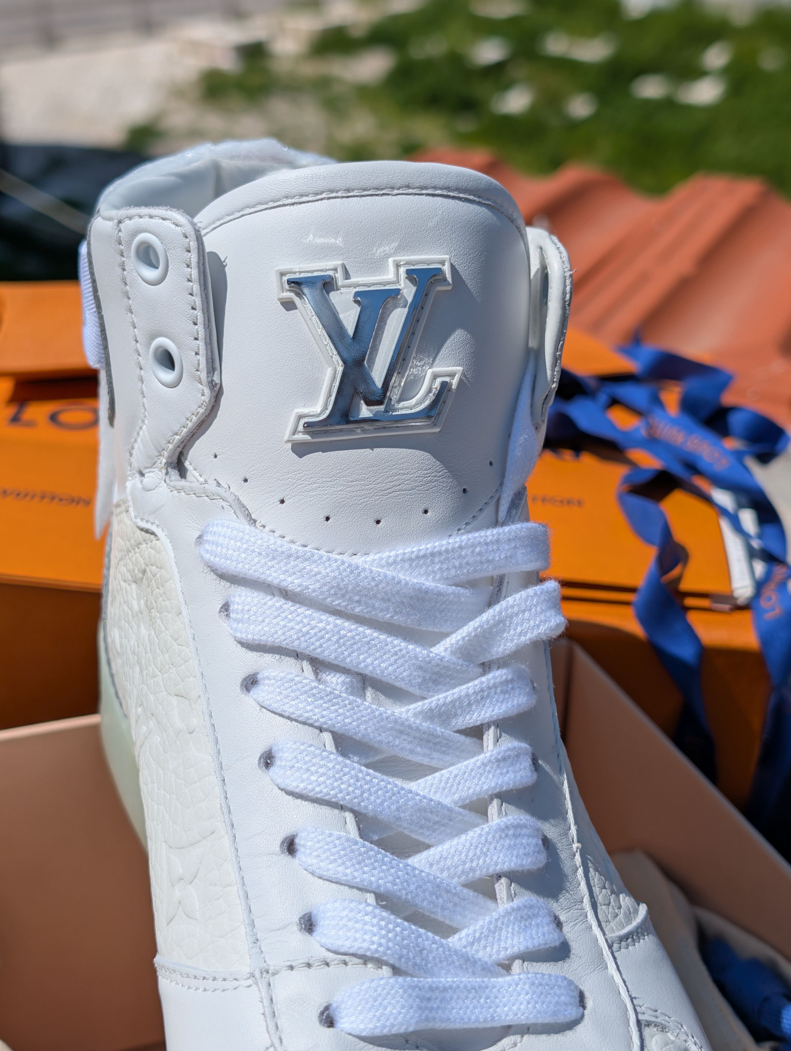 Louis Vuitton Louis Vuitton Rivoli High Sneaker Taurillon Leather 2021BNIB Size US 9 / EU 42 - 4 Thumbnail