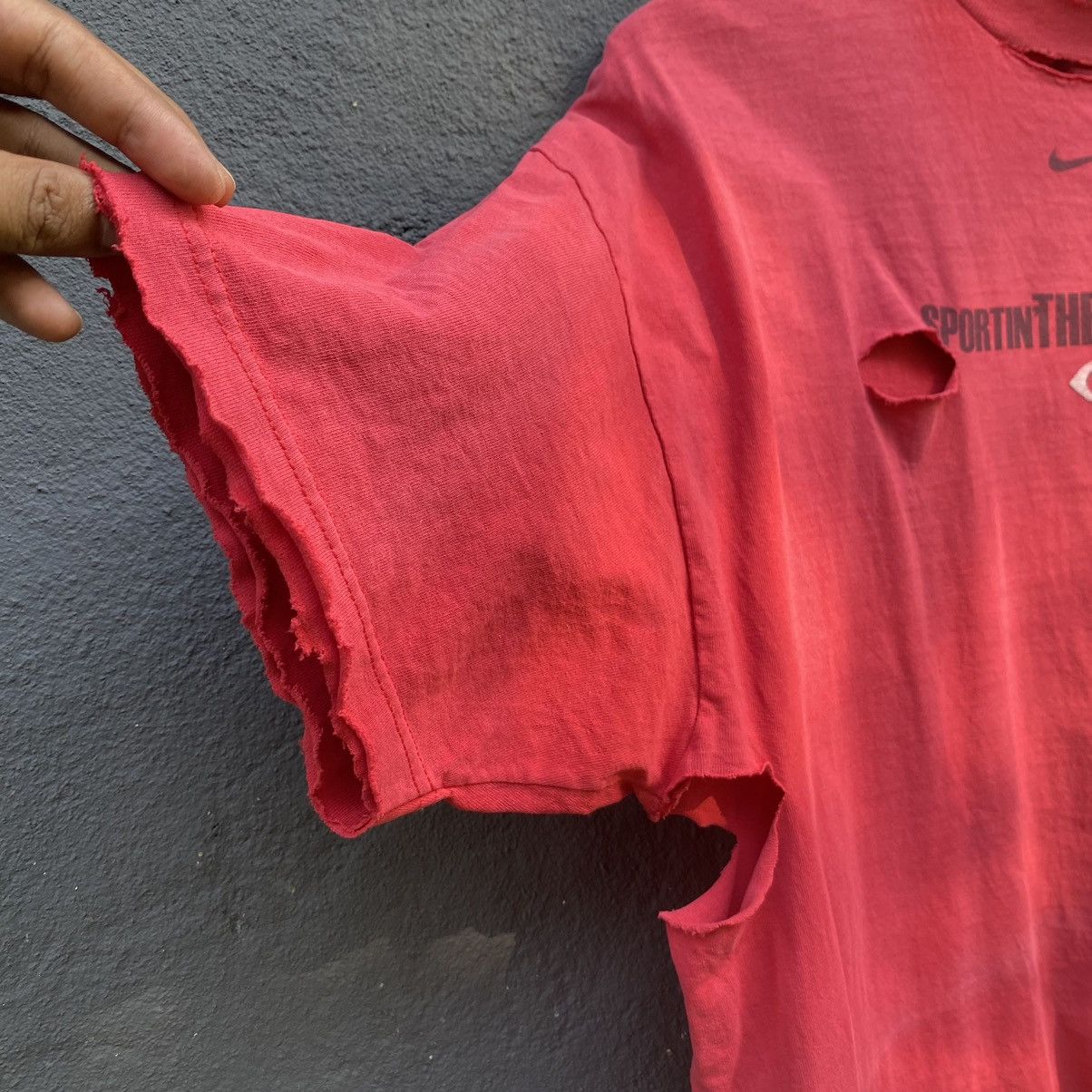 Nike Thrashed Faded Vintage Y2K Nike Cincinnati ERD GRUNGE TEE Size US L / EU 52-54 / 3 - 8 Thumbnail