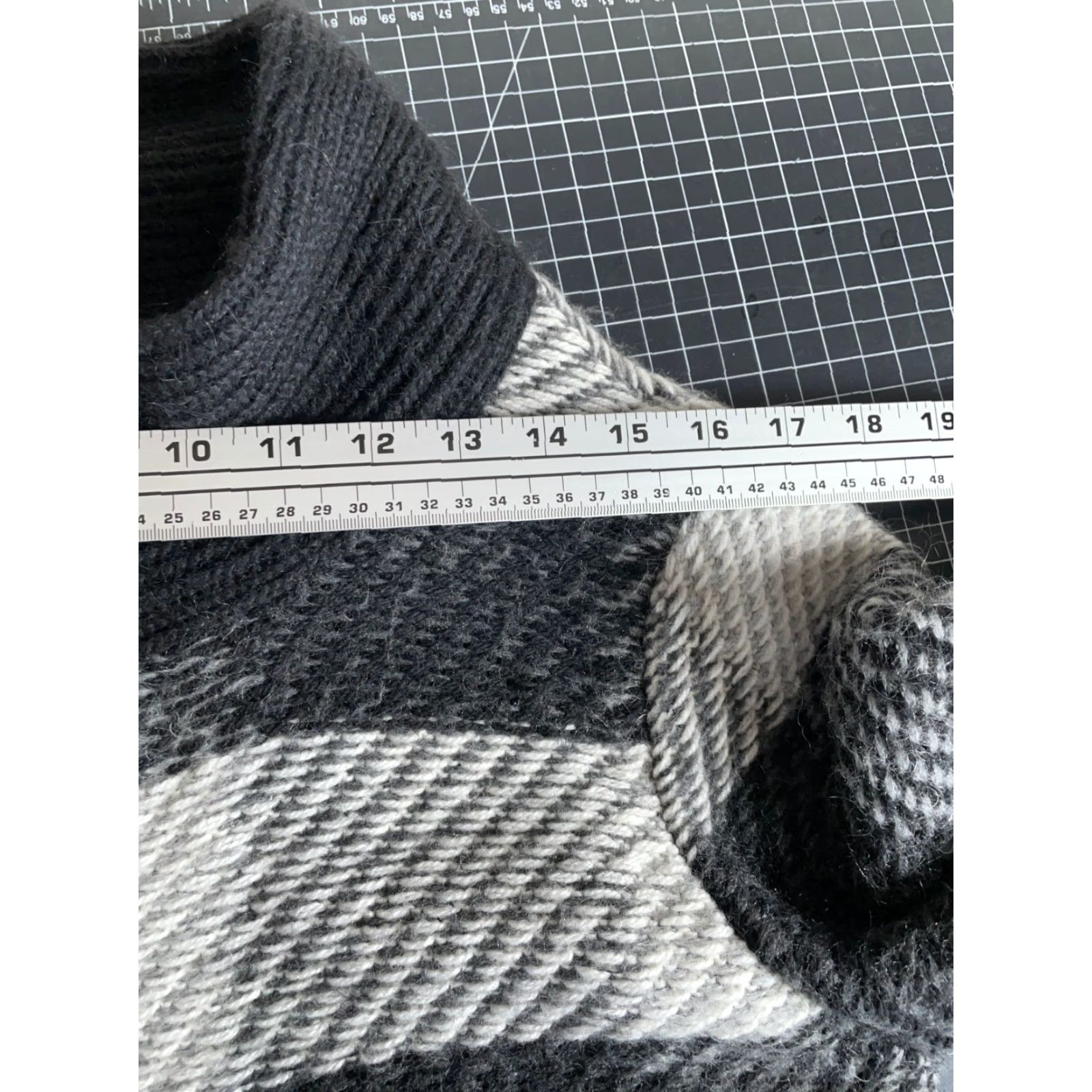 Vintage VINTAGE Maryline Cardigan Shirt Womens Large Gray Black Check Italy Made Sweater Size L / US 10 / IT 46 - 7 Thumbnail