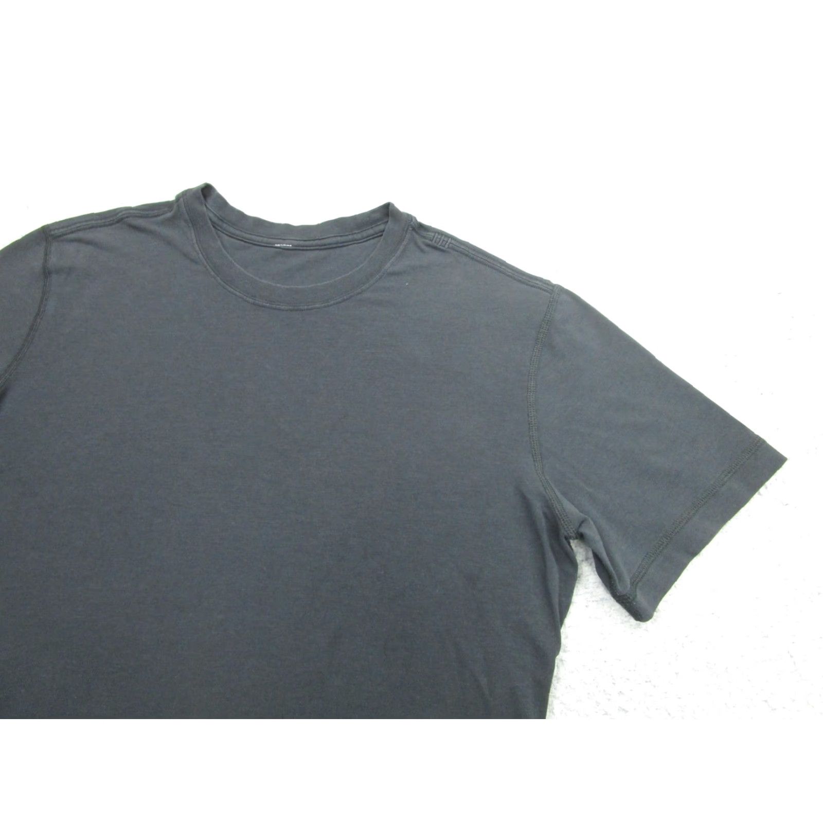 Lululemon Lululemon Shirt Mens Medium Gray Short Sleeve Athletic Performance Crewneck Tee Size US M / EU 48-50 / 2 - 2 Thumbnail