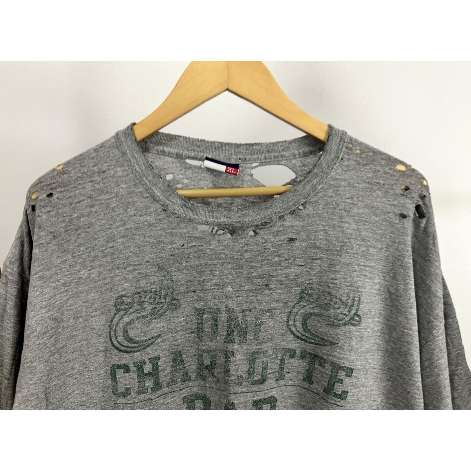 Vintage VTG UNCC Charlotte Dad Distressed Thrashed Worn Cotton College T-Shirt XL Mens Gray Size US XL / EU 56 / 4 - 7 Thumbnail