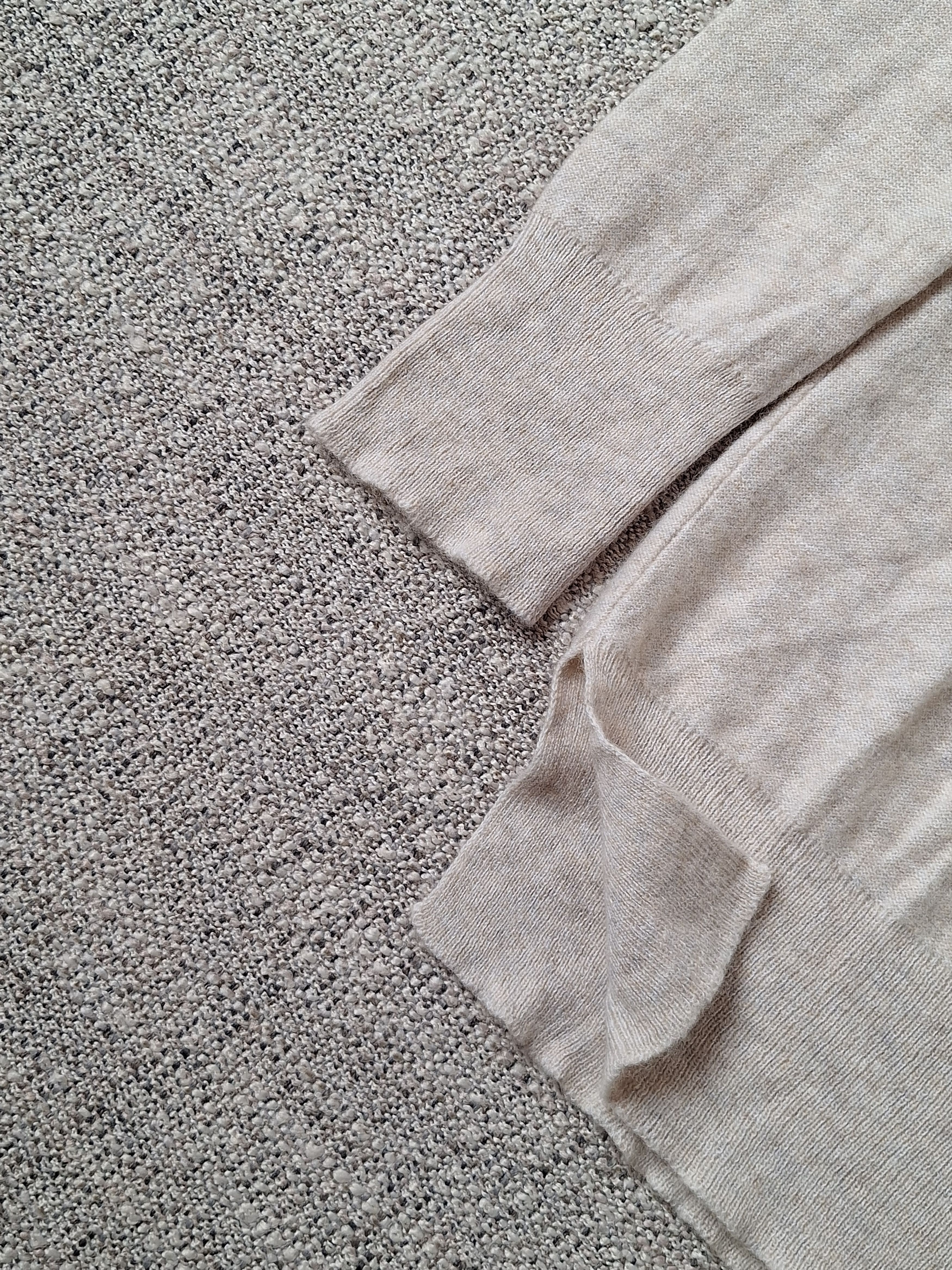 Hermes HERMES PARIS / V Neck Cashmere Sweater Size XXS / US 00 / IT 34 - 2 Thumbnail