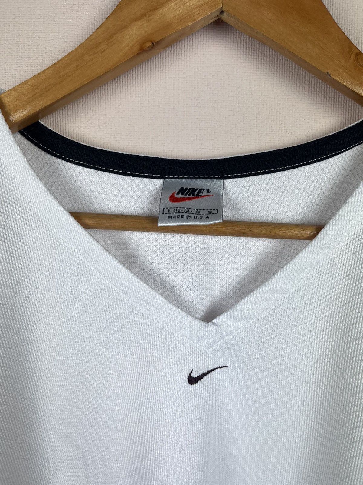 Nike Vintage Womens Nike Y2K T Shirt Center Logo Size L USA Size L / US 10 / IT 46 - 2 Thumbnail