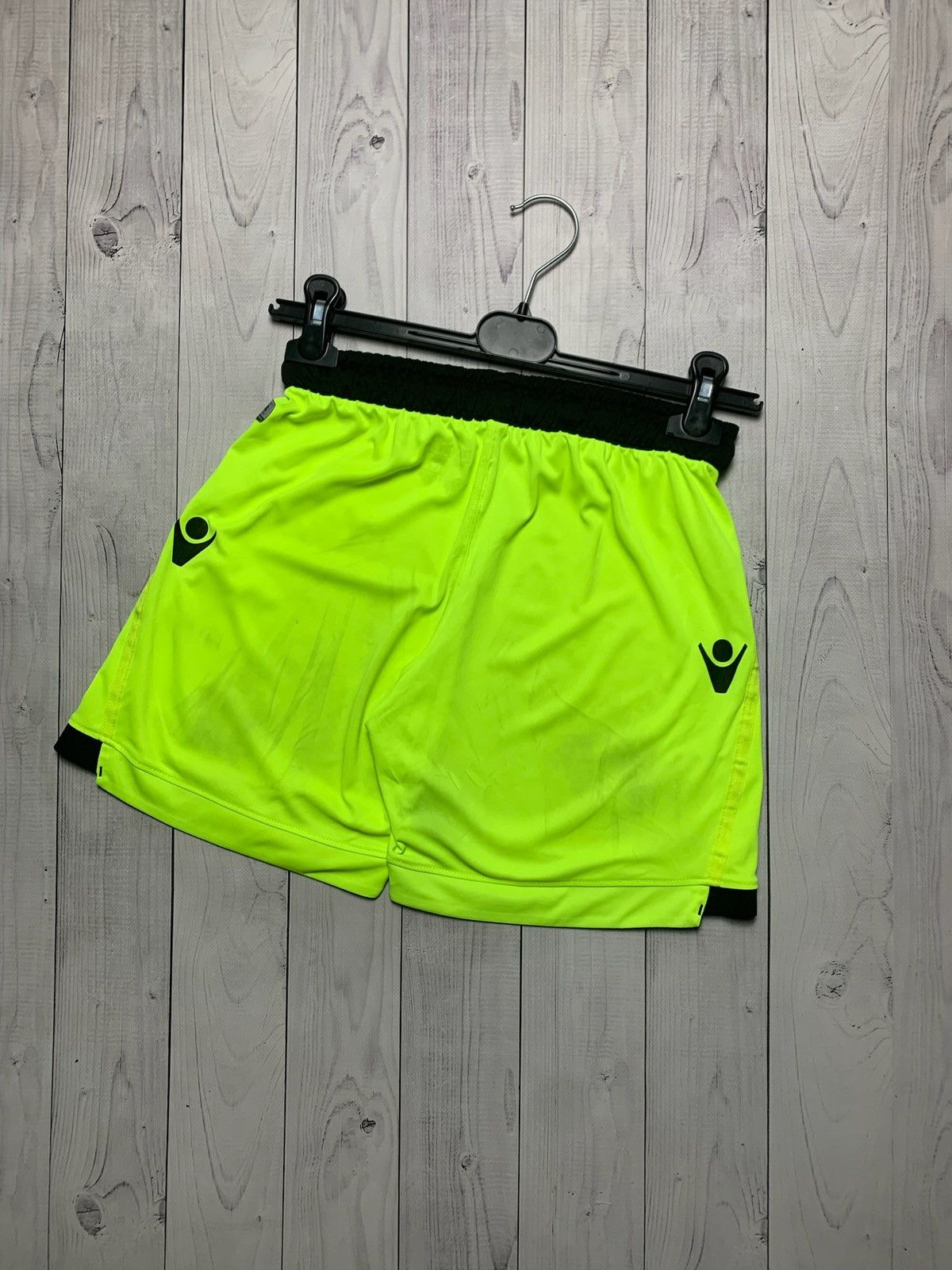 Vintage Vintage Aston villa soccer shorts size Xs yellow Size US 28 / EU 44 - 5 Thumbnail