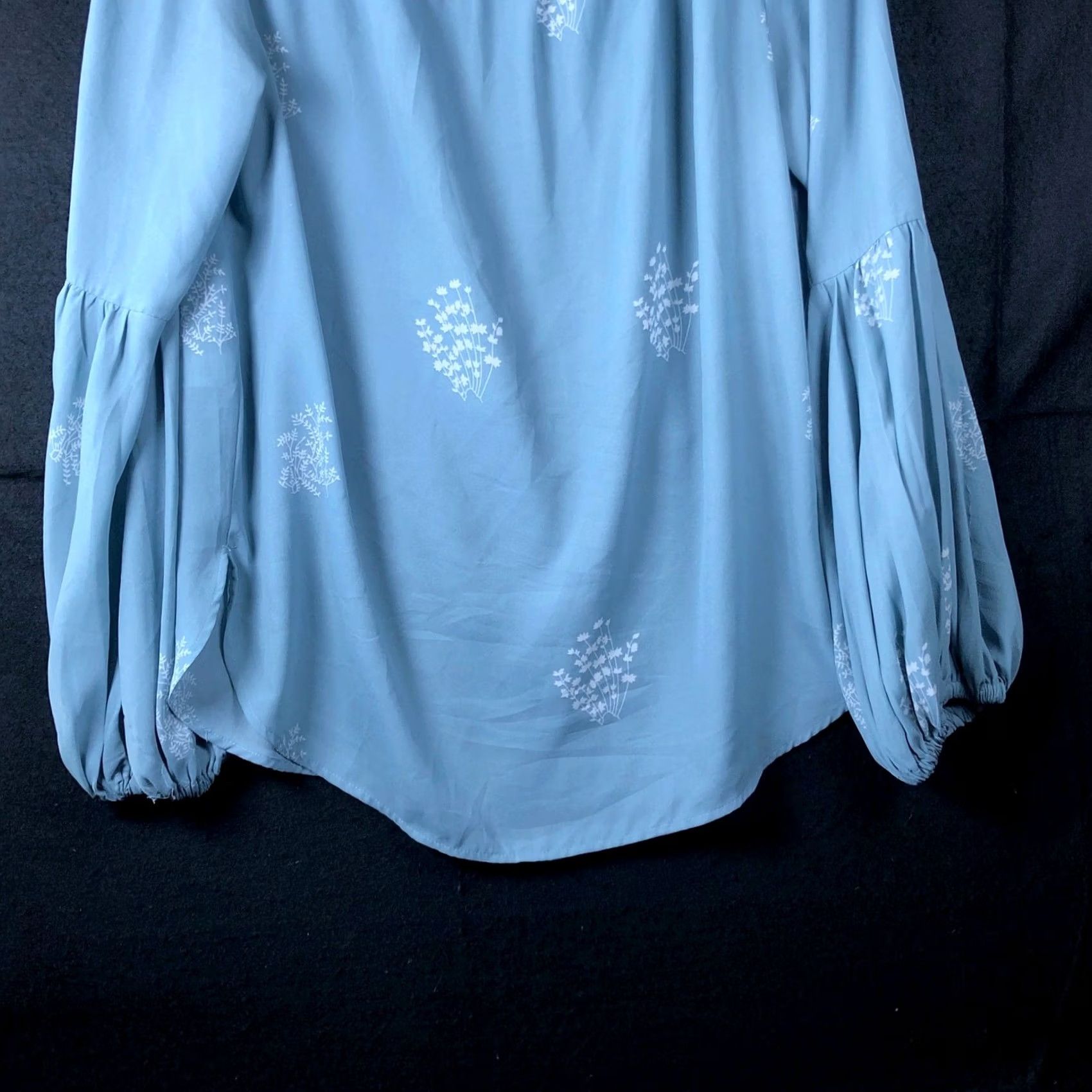 Loft LOFT Blouse Floral Boat Neck Long Balloon Sleeves M Women’s Blue White Size M / US 6-8 / IT 42-44 - 3 Thumbnail