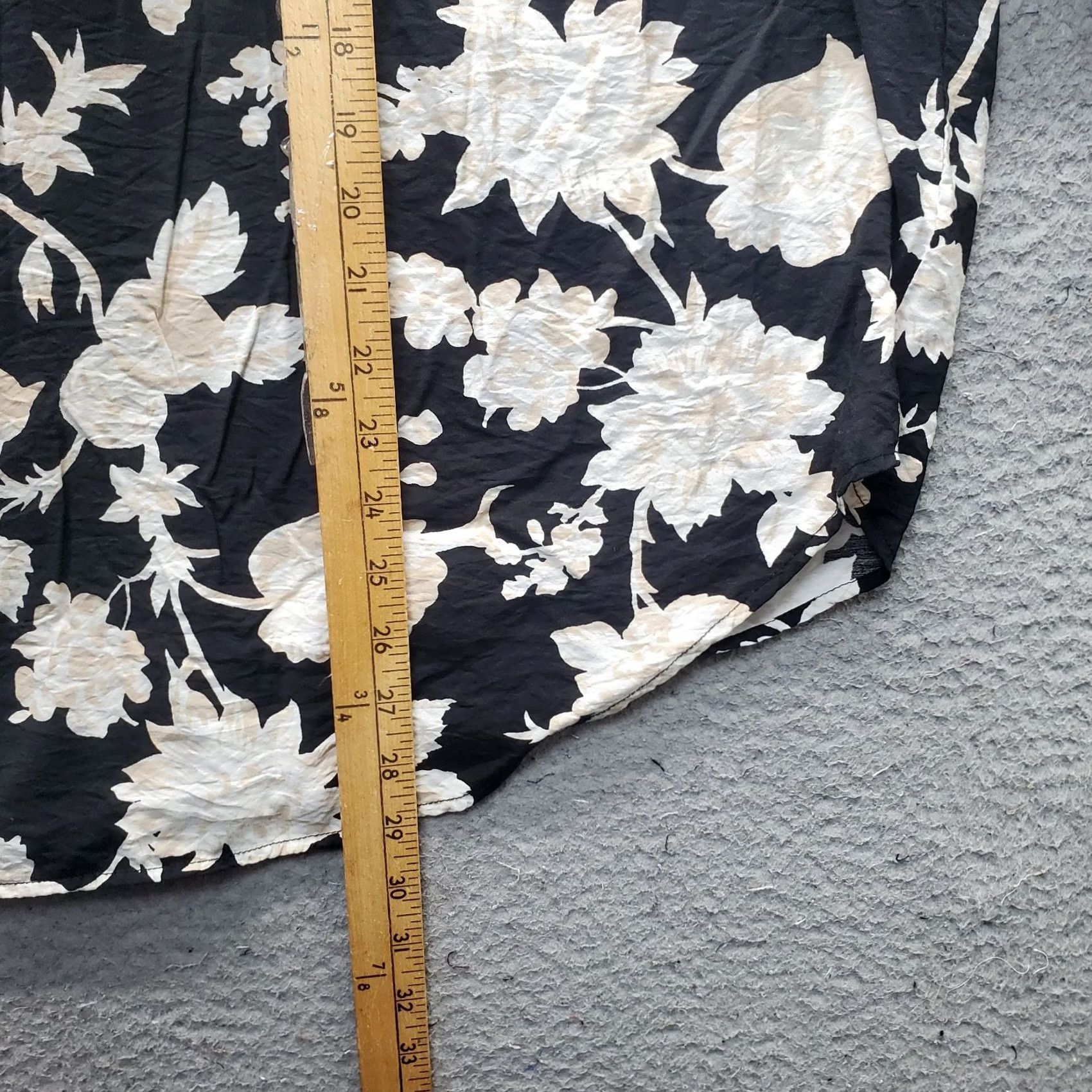 Torrid Torrid Blouse Womens Size 2 Multi Floral 3/4 Roll Tab Sleeve V Neck Button Size XS / US 0-2 / IT 36-38 - 3 Thumbnail