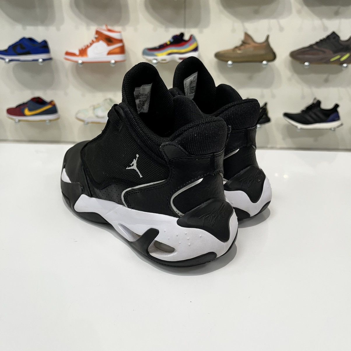 Nike Air Jordan Max Aura 4 Black Metallic Silver (GS) Size US 6 / EU 39 - 4 Thumbnail