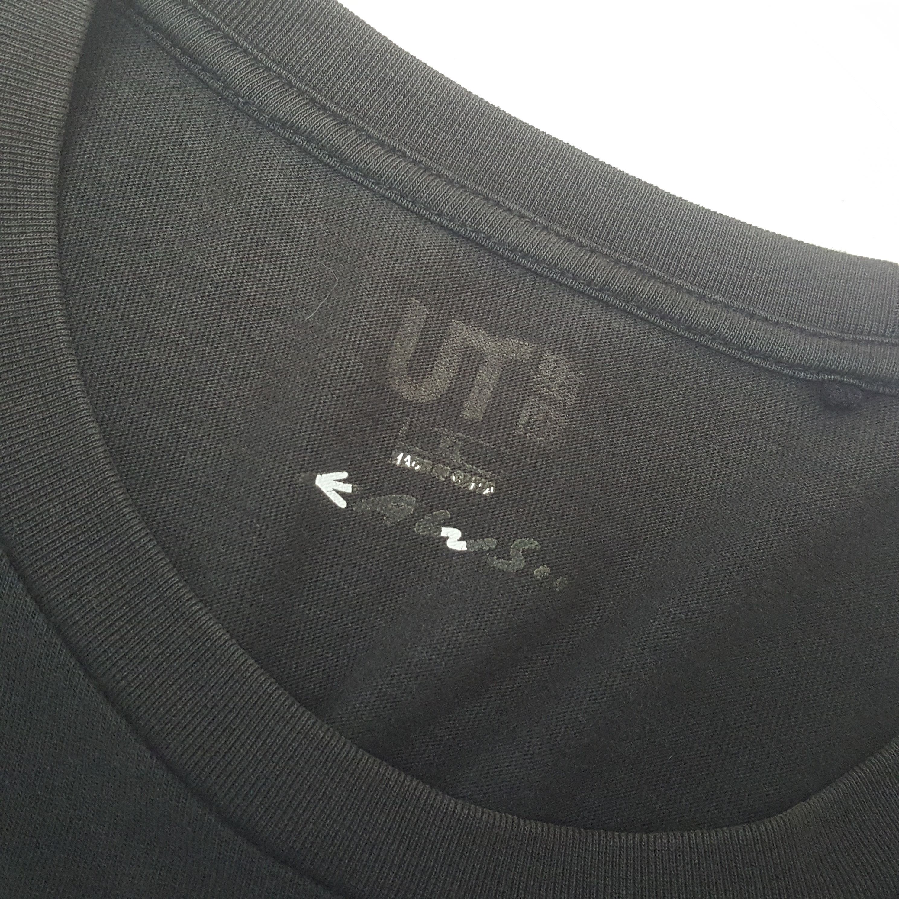 Japanese Brand Vintage Uniqlo x Kaws Japanese Brand T-shirt C294N40 Size US L / EU 52-54 / 3 - 4 Thumbnail