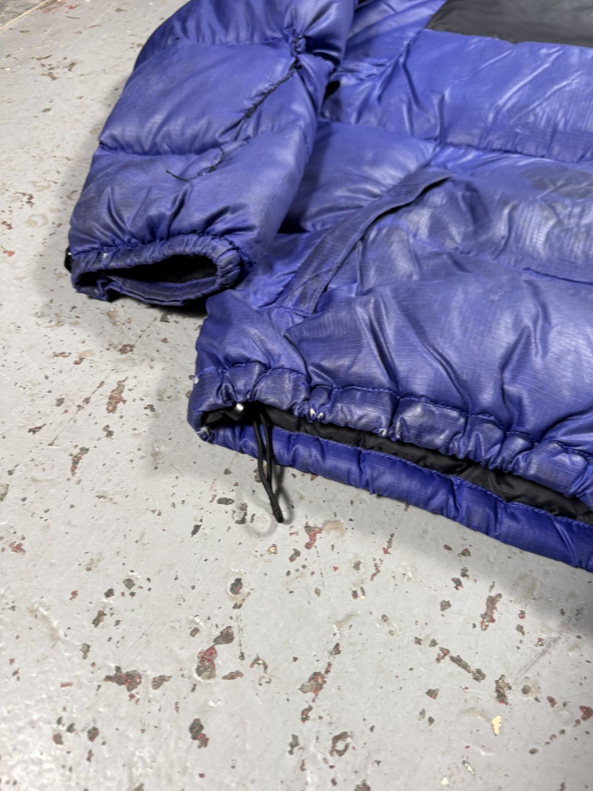 The North Face Distressed North Face Puffer Jacket Size US L / EU 52-54 / 3 - 3 Thumbnail