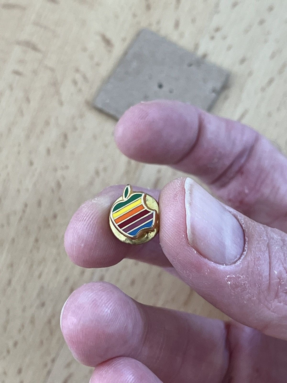 Apple Apple Macintosh 🍏 logo vintage pin Size ONE SIZE - 5 Thumbnail