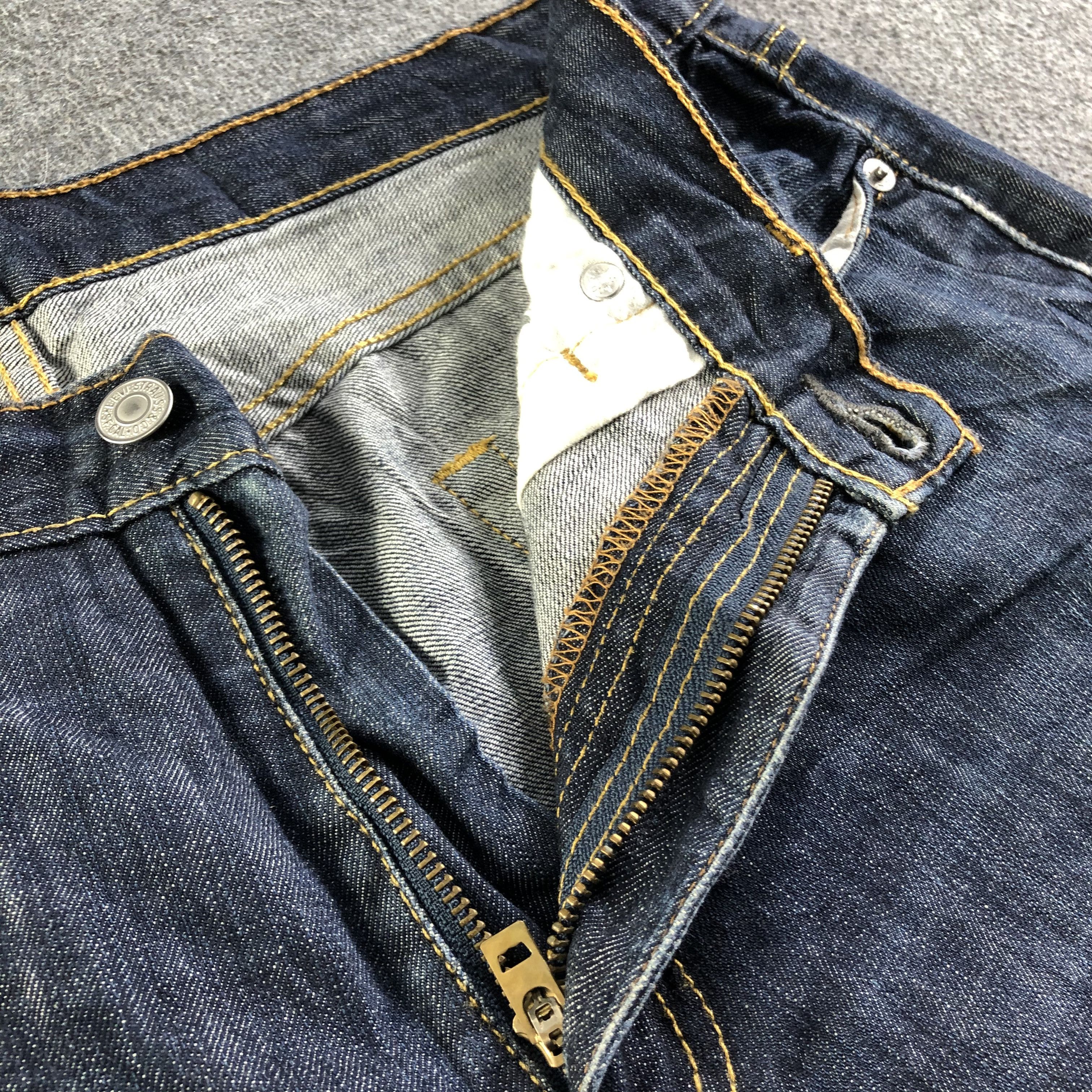 Levi's Vintage Levis 513 Jeans-J4505 Size US 33 - 7 Thumbnail