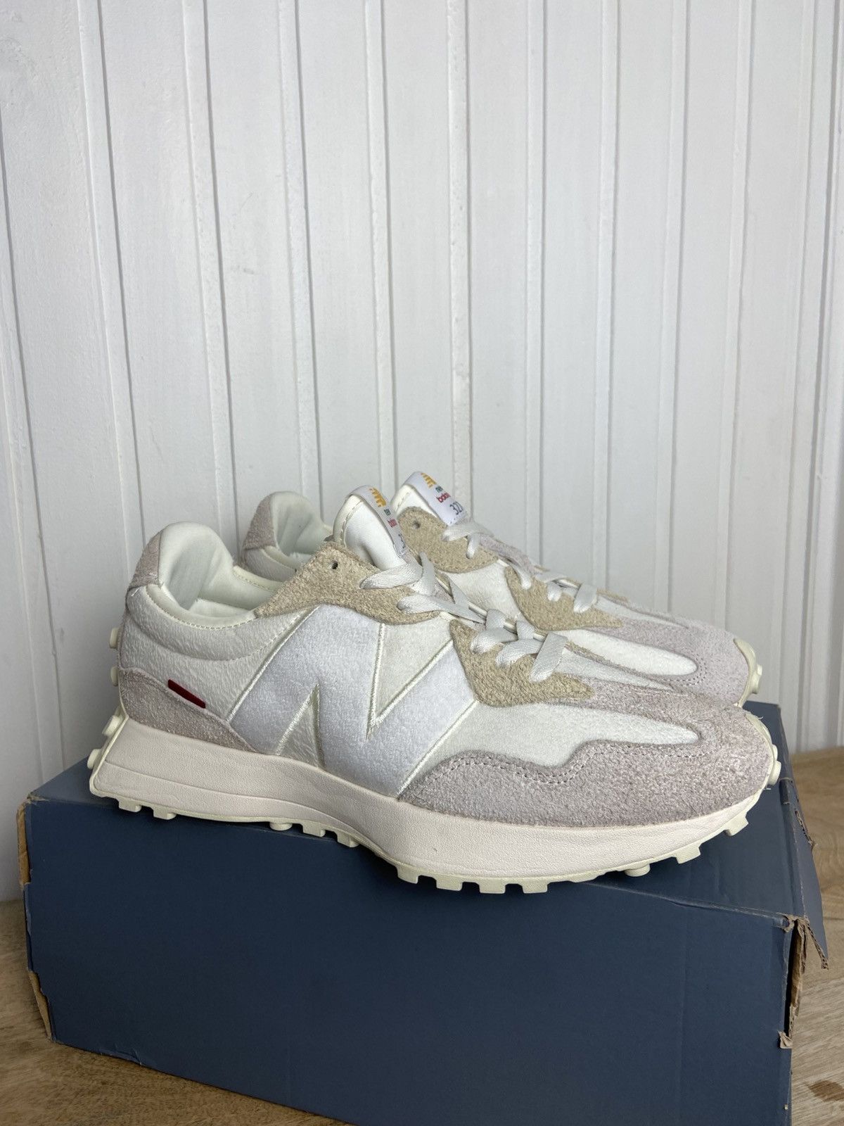 New Balance New Balance 327 "Beige Timberwolf" New Authentic 10US Size US 10 / EU 43 - 4 Thumbnail