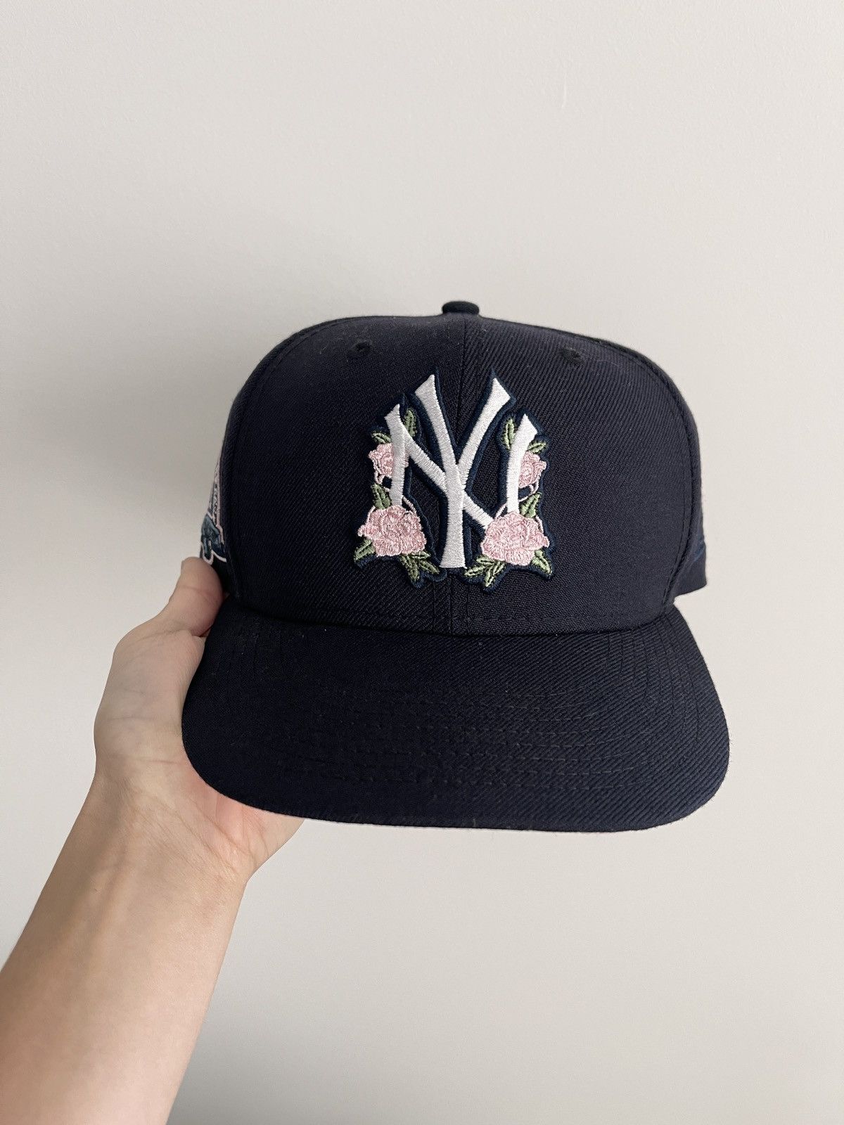 MLB New York Yankees Floral 27 Championships Patch Pink Brim Hat Size ONE SIZE - 1 Thumbnail