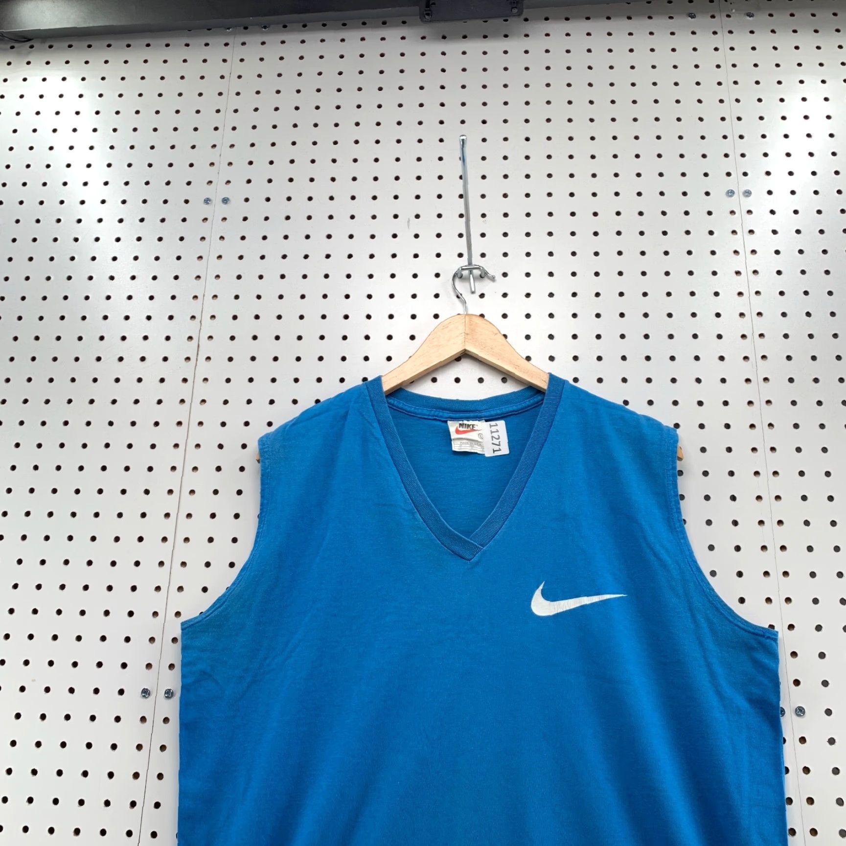 Nike VINTAGE Nike Shirt 90s Adult Large Blue White Swoosh Sleeveless Made In USA 22x29.5 Mens Size US L / EU 52-54 / 3 - 3 Thumbnail