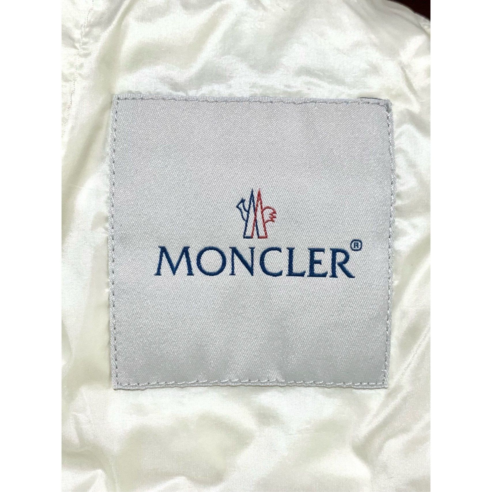 Moncler Moncler Round-Neck Zipper Sleeveless Down Vest (Size 0) Size XS / US 0-2 / IT 36-38 - 2 Thumbnail