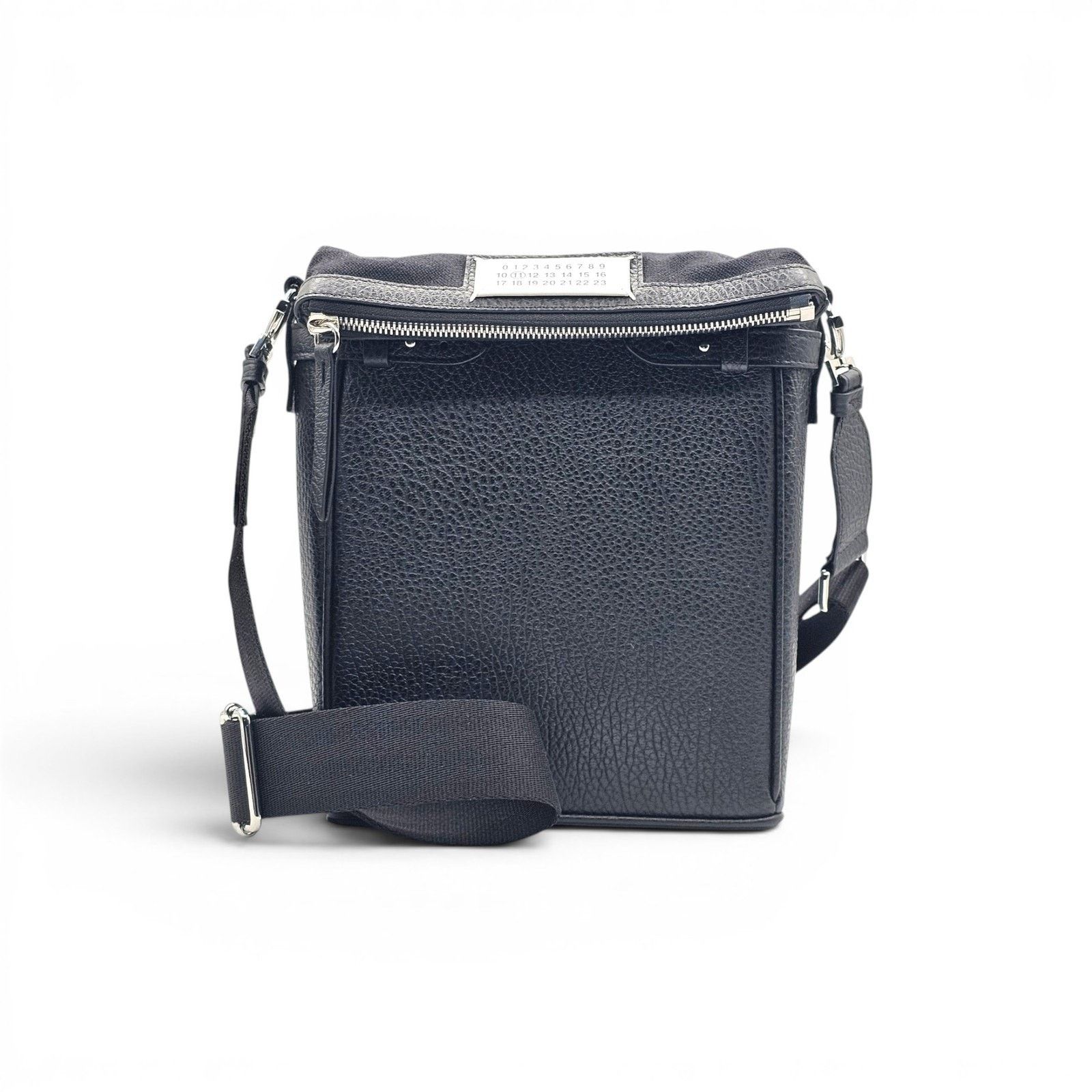 バッグ Maison Margiela Mini Crossbody Pouch Maison Margiela Maison Margiela MINI CROSSBODY POUCH Black | Grailed
