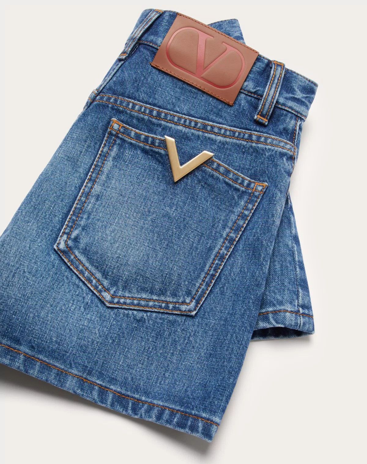 Valentino o1s1wg110625 Denim Shorts in Denim/Blue Size 26" / US 2 / IT 38 - 7 Thumbnail