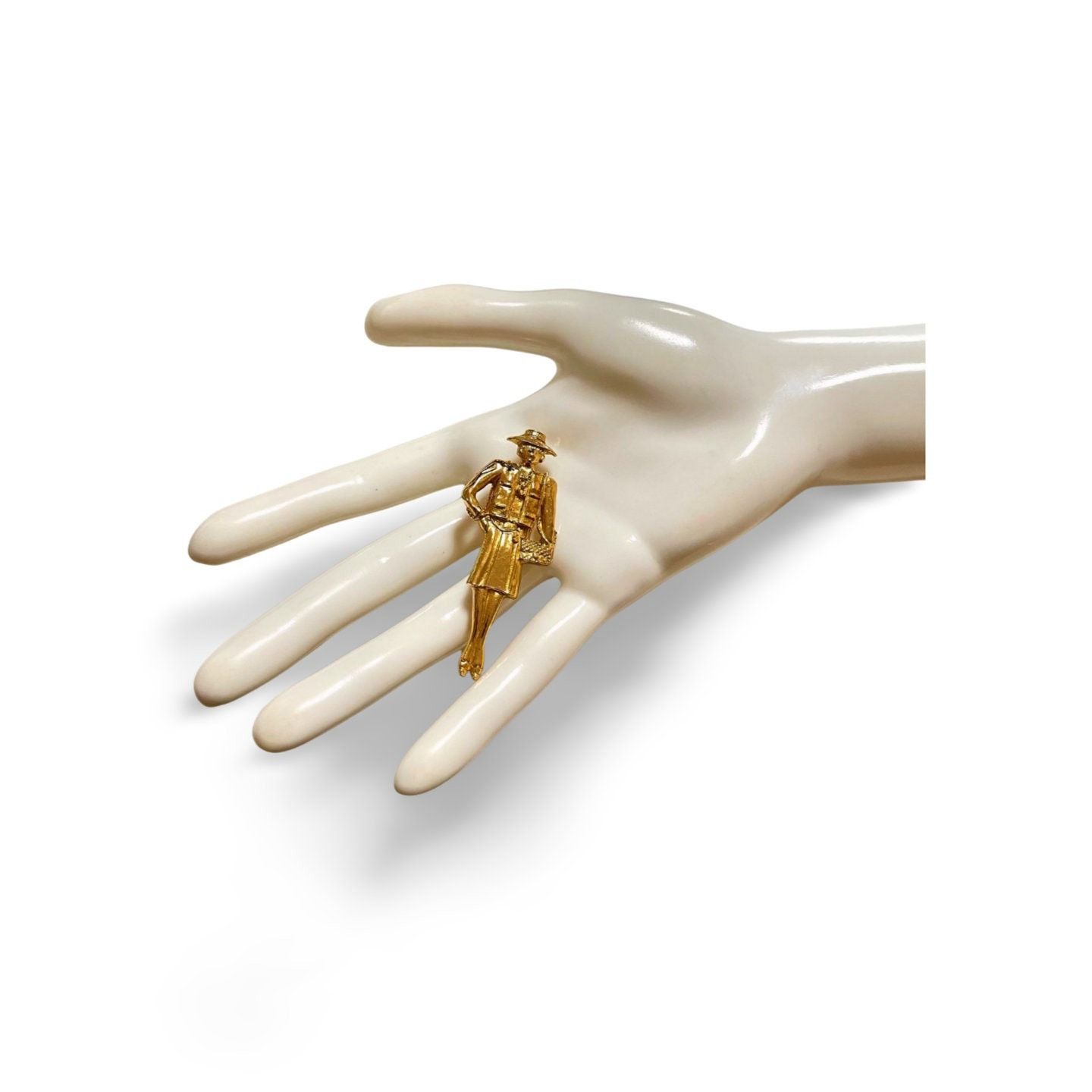 Chanel Vintage CHANEL Gold tone brooch in Chanel mademoiselle Size ONE SIZE - 7 Thumbnail