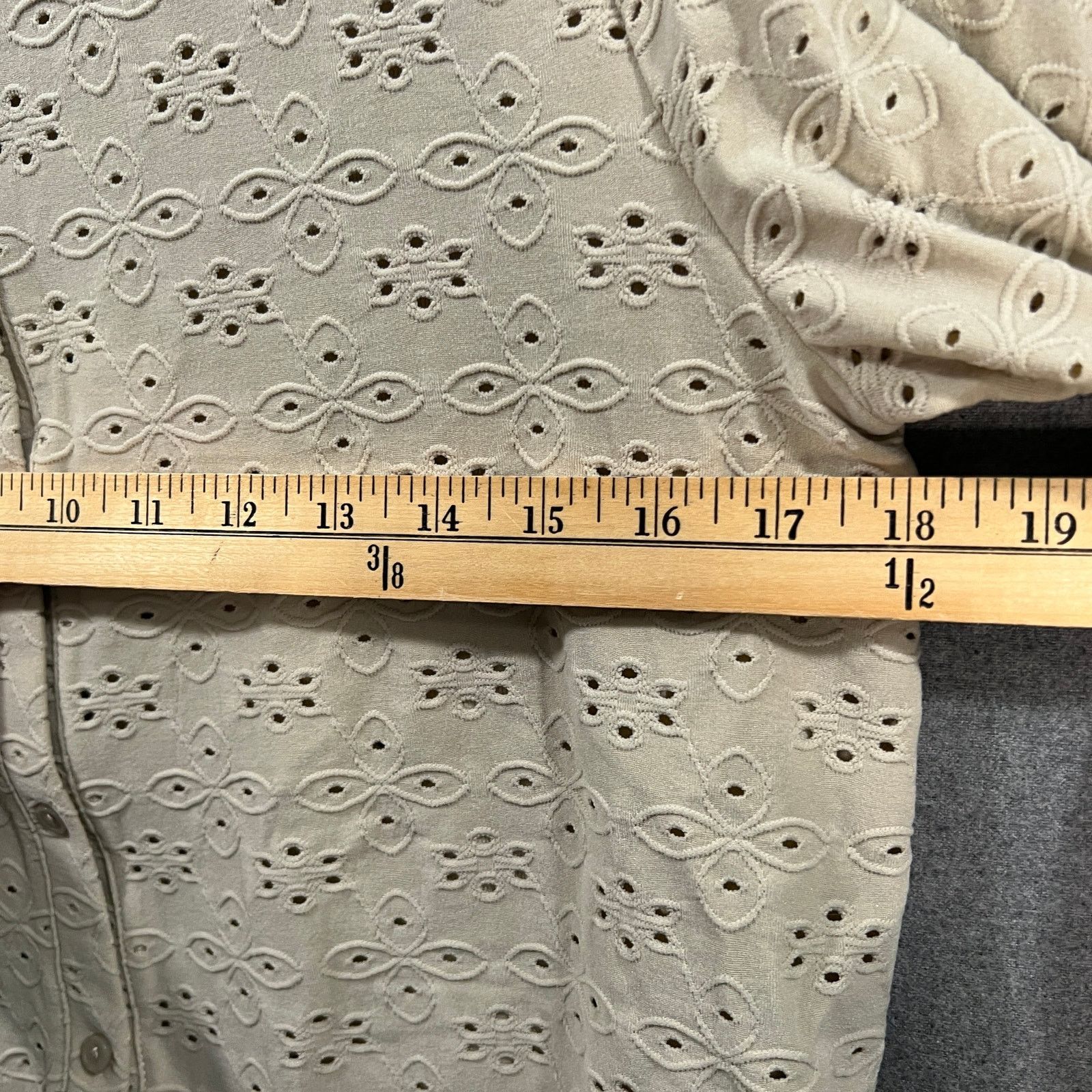 Other LOGO by Lori Goldstein Stretch Eyelet Button Front Cardigan Size S / US 4 / IT 40 - 6 Thumbnail