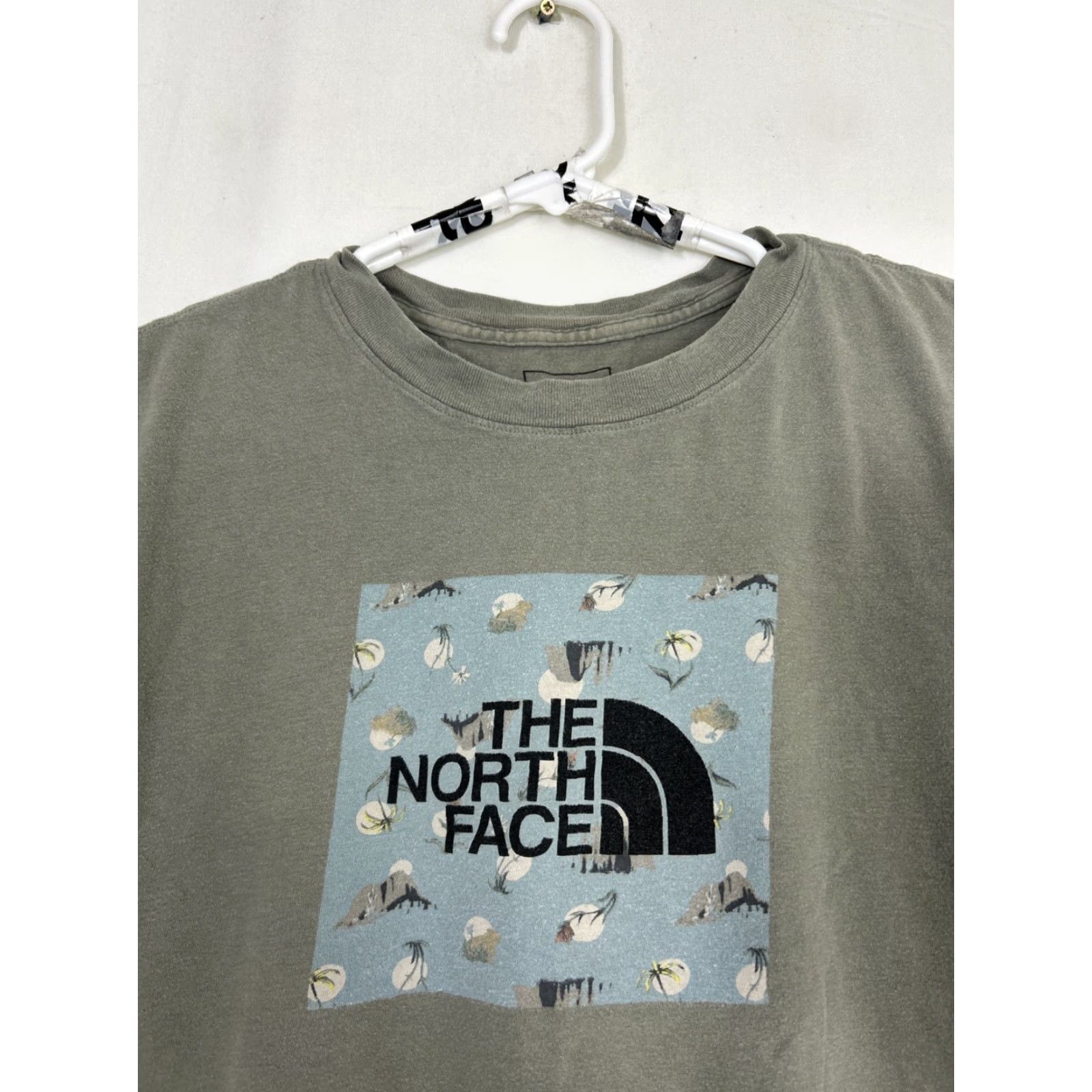 The North Face The North Face Men T-Shirt Short Sleeve Olive Green Floral Medium Size US M / EU 48-50 / 2 - 3 Thumbnail