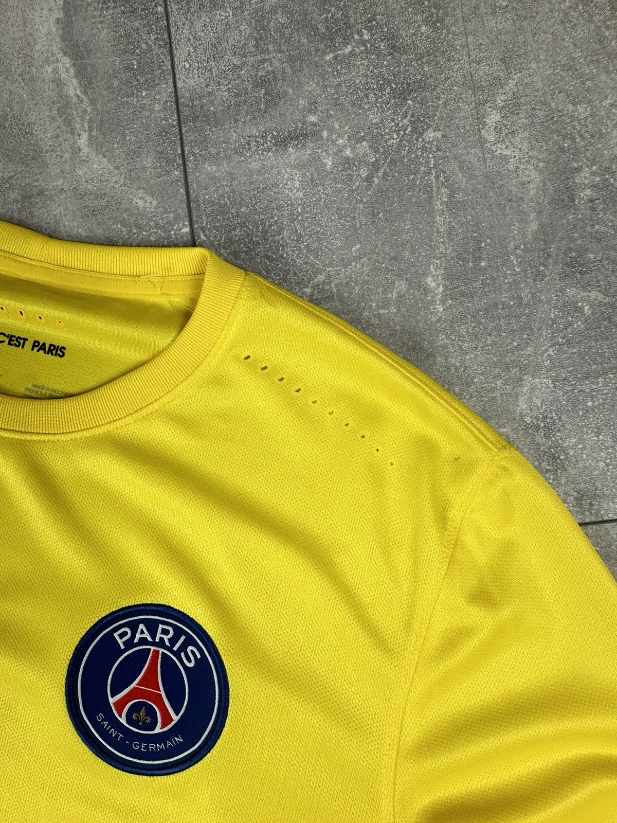Nike Nike Paris Player Issue 2015/16 Goalkeeper Long Sleeve Size US L / EU 52-54 / 3 - 7 Thumbnail