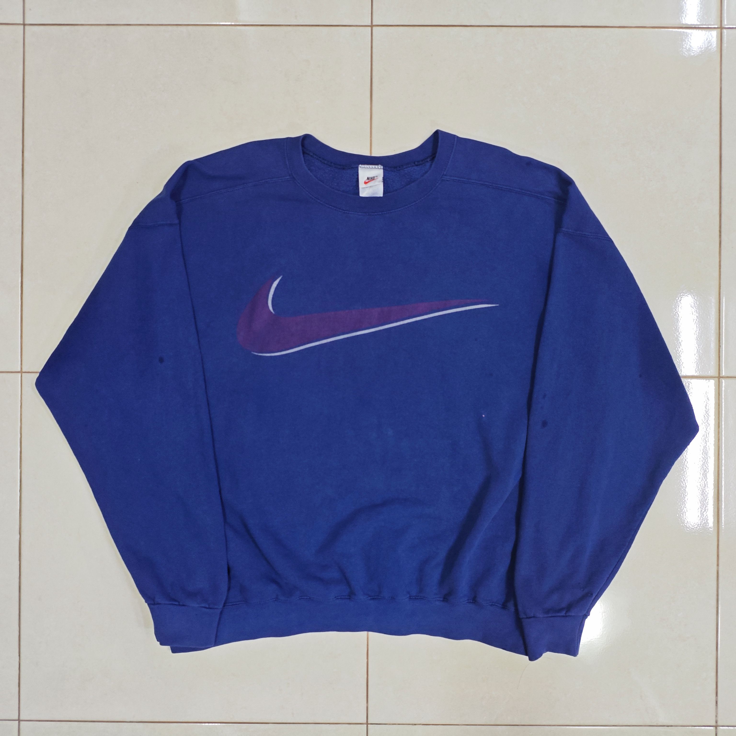 Nike 90s Vintage NIKE Swoosh USA Made Oversized Navy Sweatshirt Size US L / EU 52-54 / 3 - 3 Thumbnail