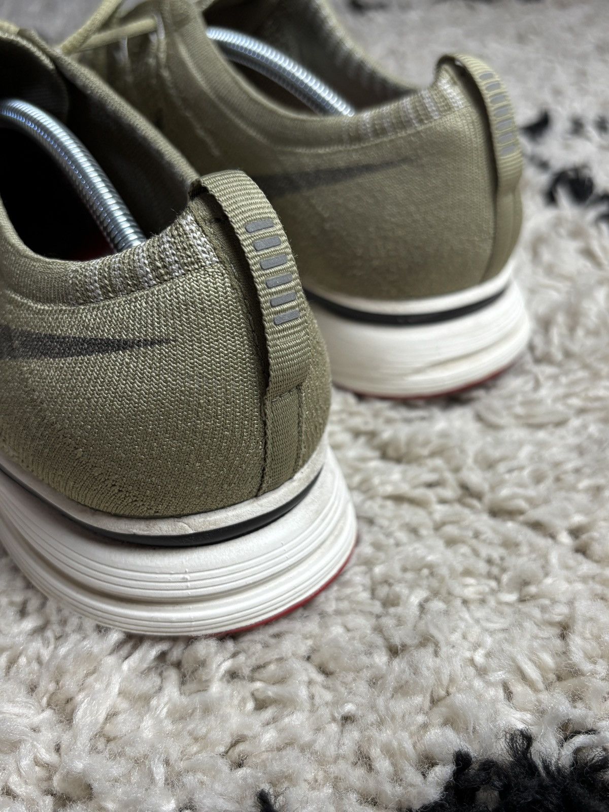 Nike Nike Flyknit Trainer Neutral Olive Low Sneakers Streetwear Size US 9.5 / EU 42-43 - 6 Thumbnail