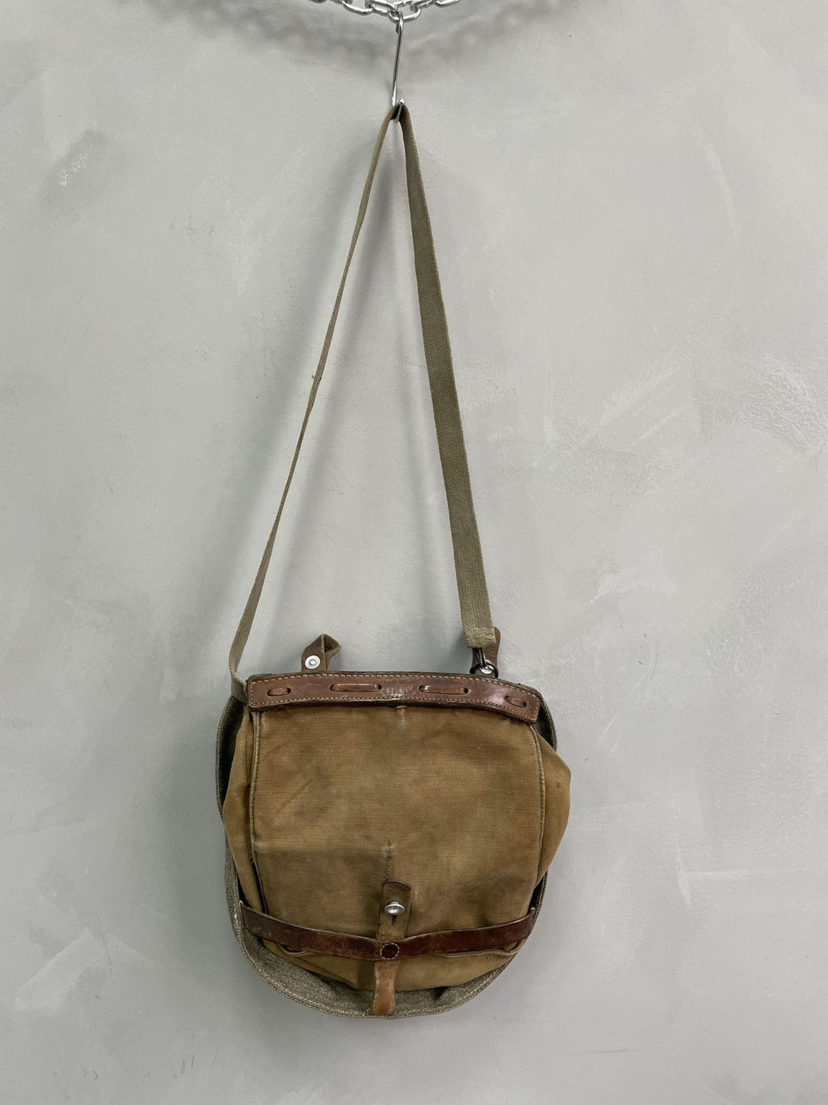 Japanese Brand × Vintage VINTAGE JAPAN 70s SWISS MILITARY MESSENGER BAG HEAVY Size ONE SIZE - 2 Thumbnail