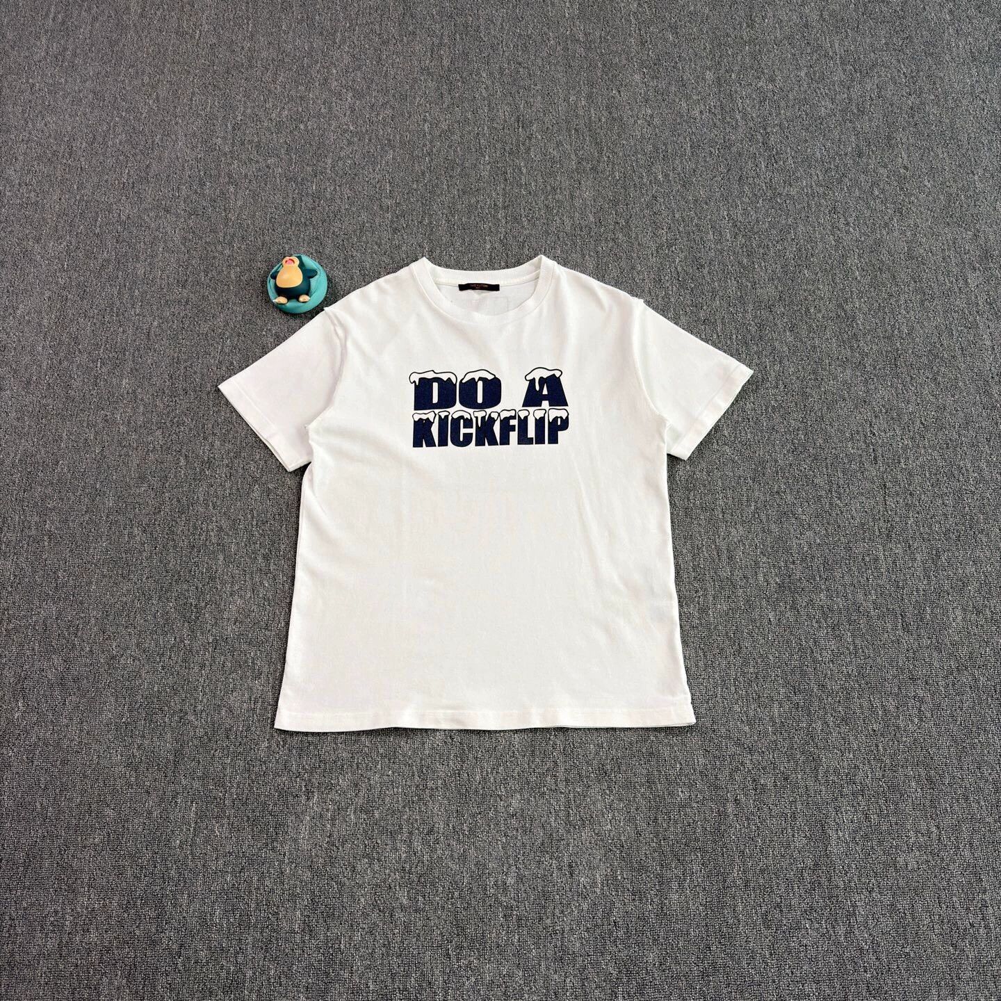 Louis Vuitton LV Snow Mountain back large logo white short tee L Size US L / EU 52-54 / 3 - 1 Thumbnail