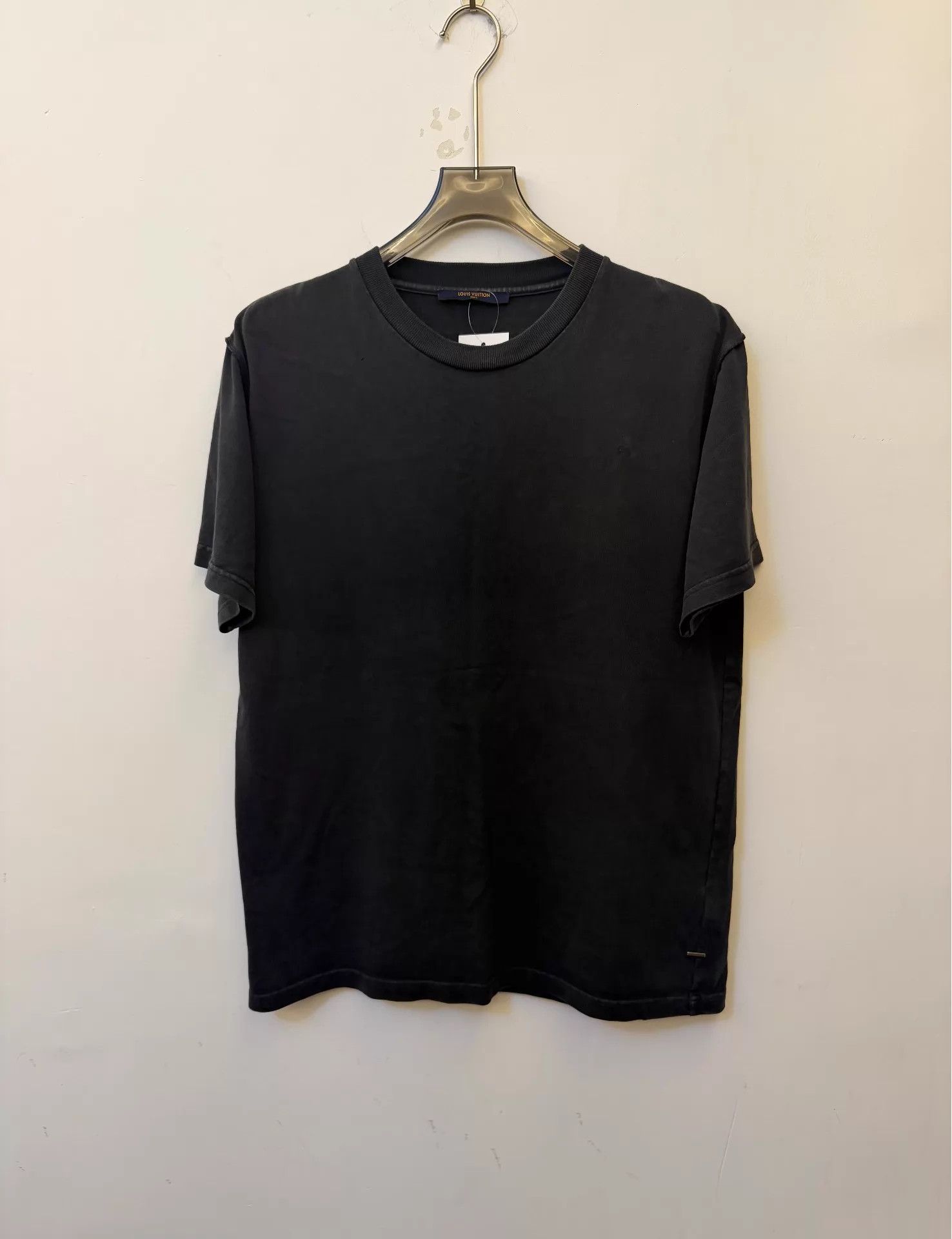 Louis Vuitton LV Classic Patch Logo Short Sleeve T-Shirt Black M Size M / US 6-8 / IT 42-44 - 1 Thumbnail