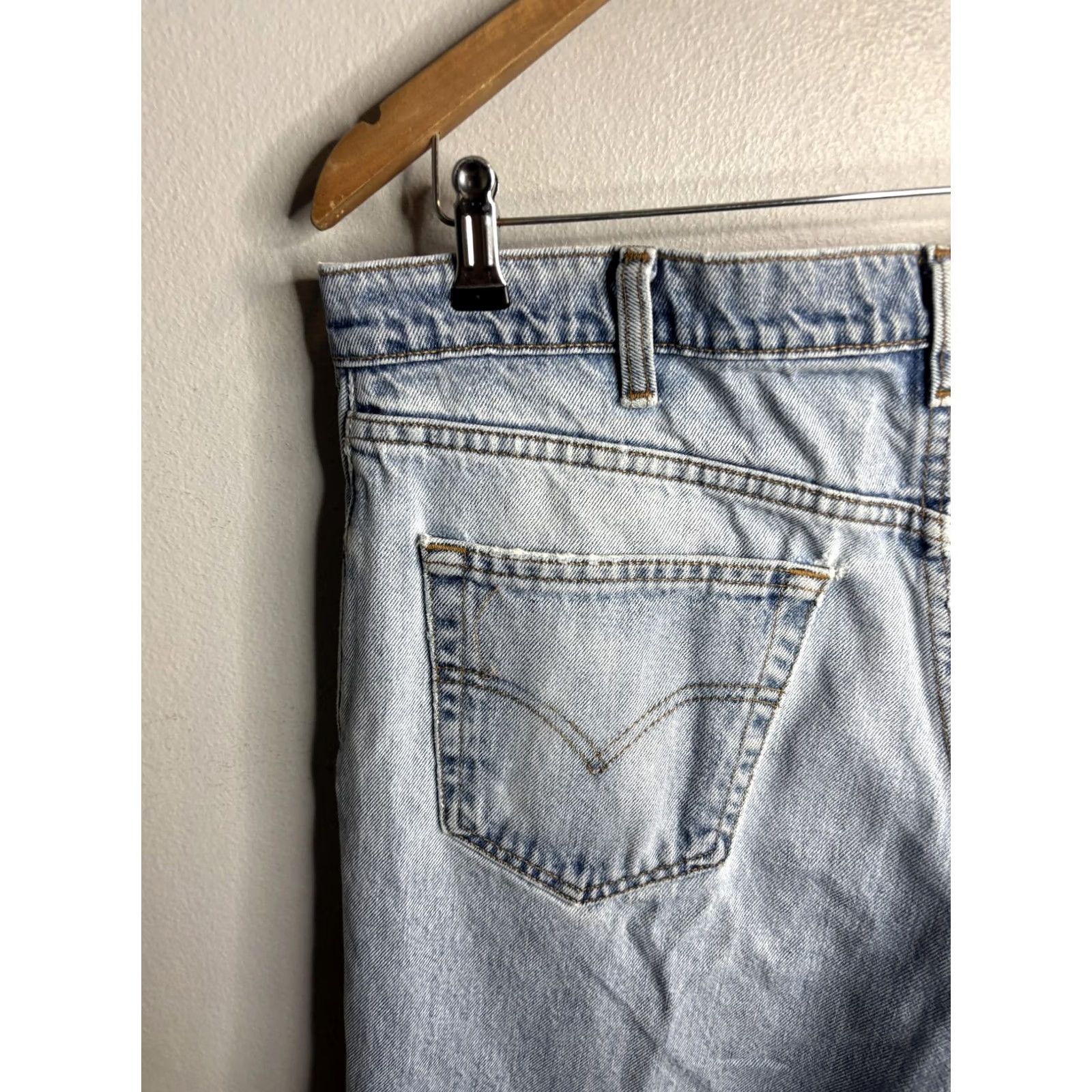 Levi's Levi's 550 Jeans Mens 36x32 Light Blue Relaxed Tapered Distressed Canada Leather Patch Logo 5-Pocket Denim Shirt/Jeans Style Size US 36 / EU 52 - 2 Thumbnail