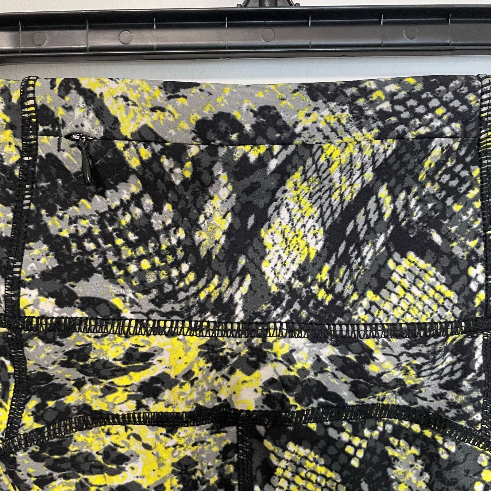 Sweaty Betty Sweaty Betty The Power Leggings XS 7/8 Length Snakeskin Size 26" / US 2 / IT 38 - 4 Thumbnail