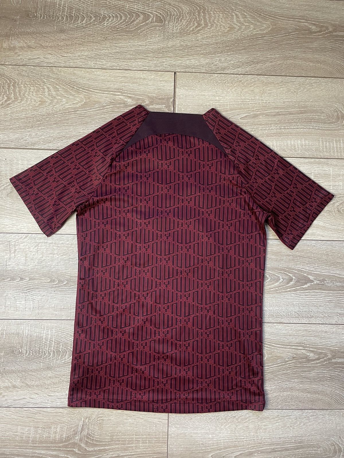 Nike Liverpool Nike 2022 Training shirt pre match kit S Mens Size US S / EU 44-46 / 1 - 6 Thumbnail