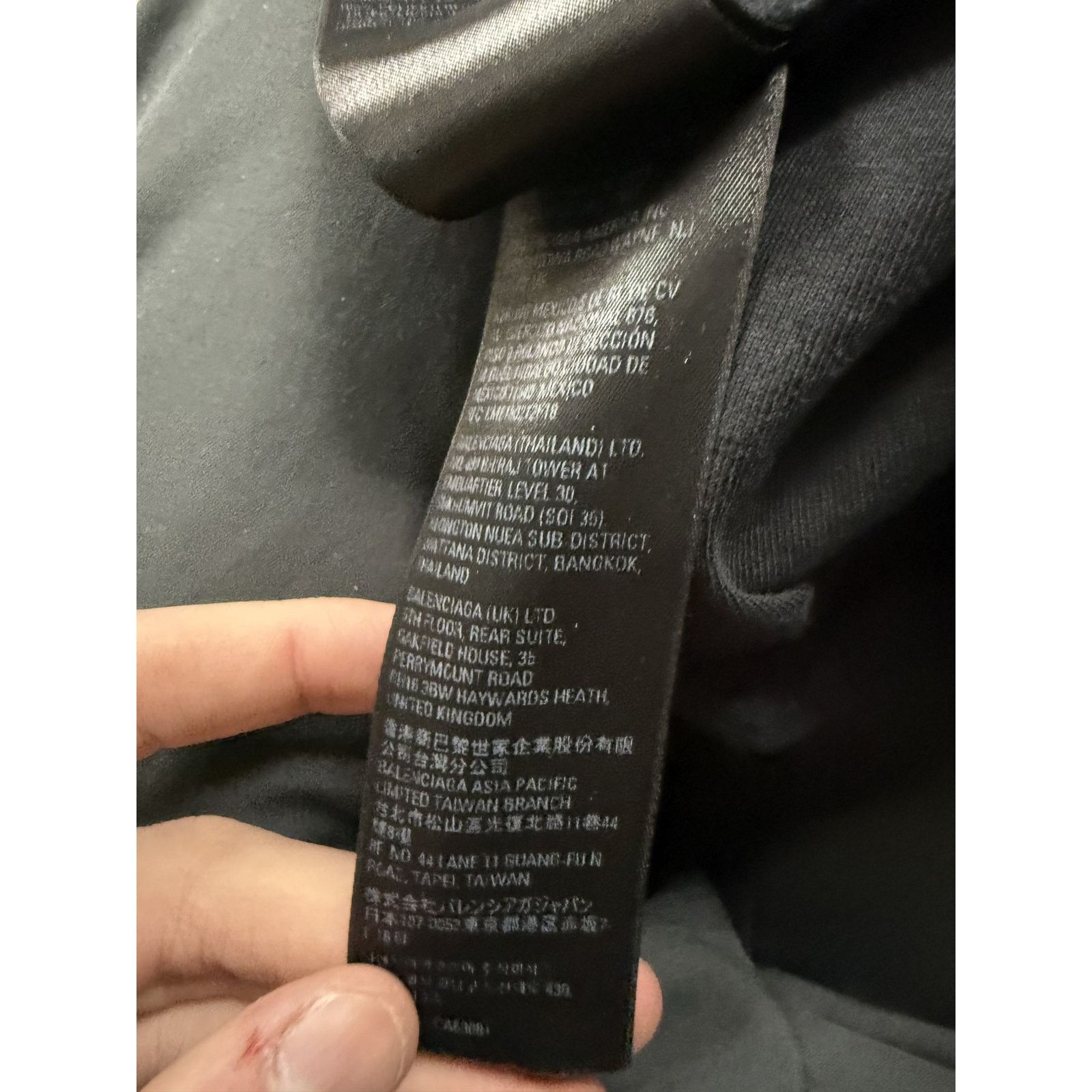 Balenciaga Balenciaga Inside Out Tee Black Used 4 (XL) Size US XL / EU 56 / 4 - 7 Thumbnail