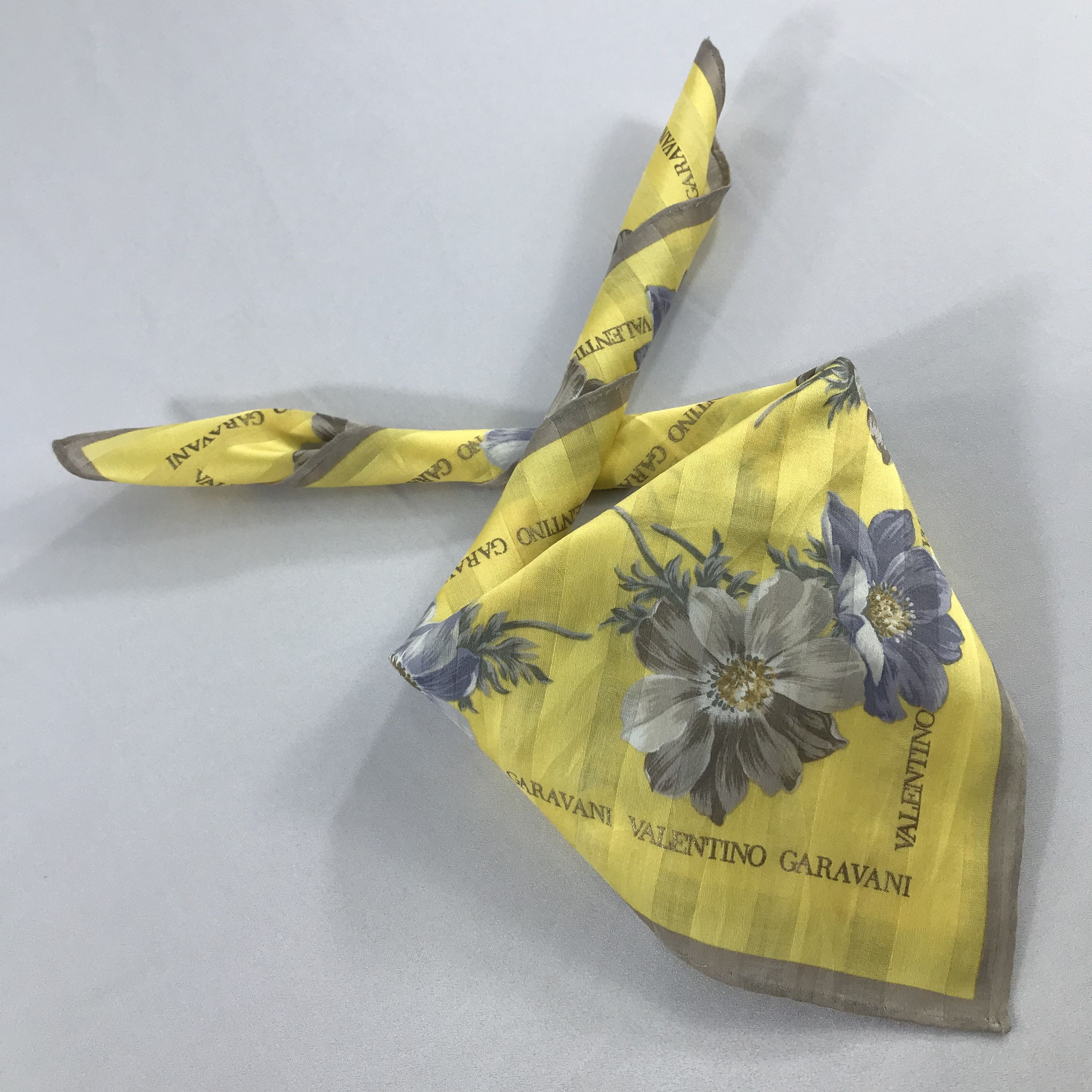Valentino × Vintage Valentino Garavani Bandana / Handkerchief/Neckerchief -S2570 Size ONE SIZE - 4 Thumbnail