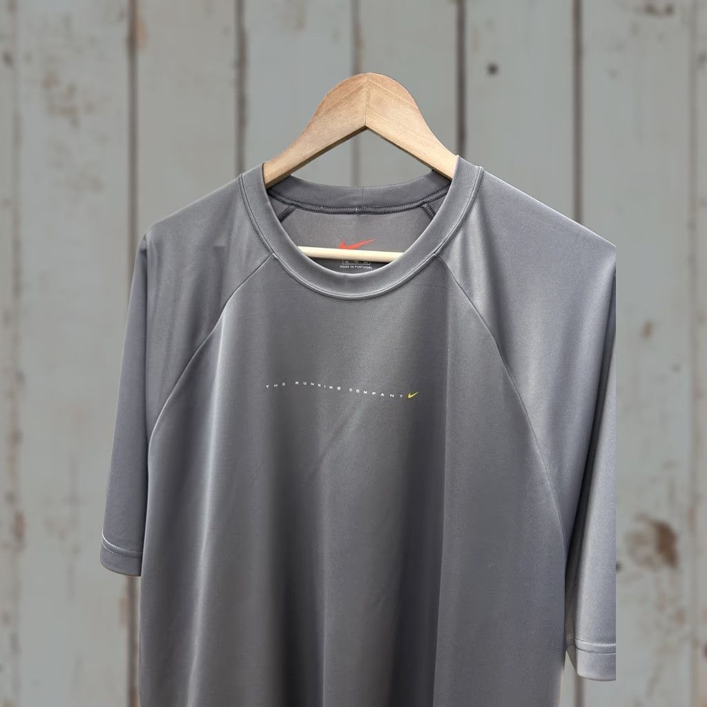 Nike VINTAGE Nike The Running Company Destination T-Shirt XL Mens Gray 90s Size US XL / EU 56 / 4 - 1 Thumbnail