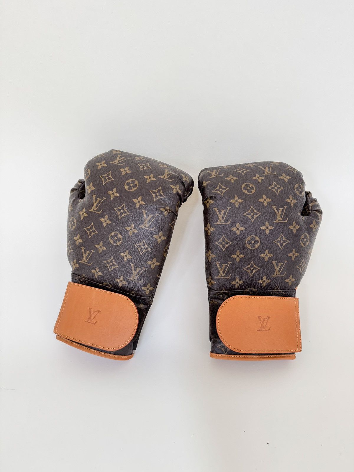 Louis Vuitton Karl Lagerfeld Louis Vuitton Boxing Gloves Size ONE SIZE - 8 Thumbnail