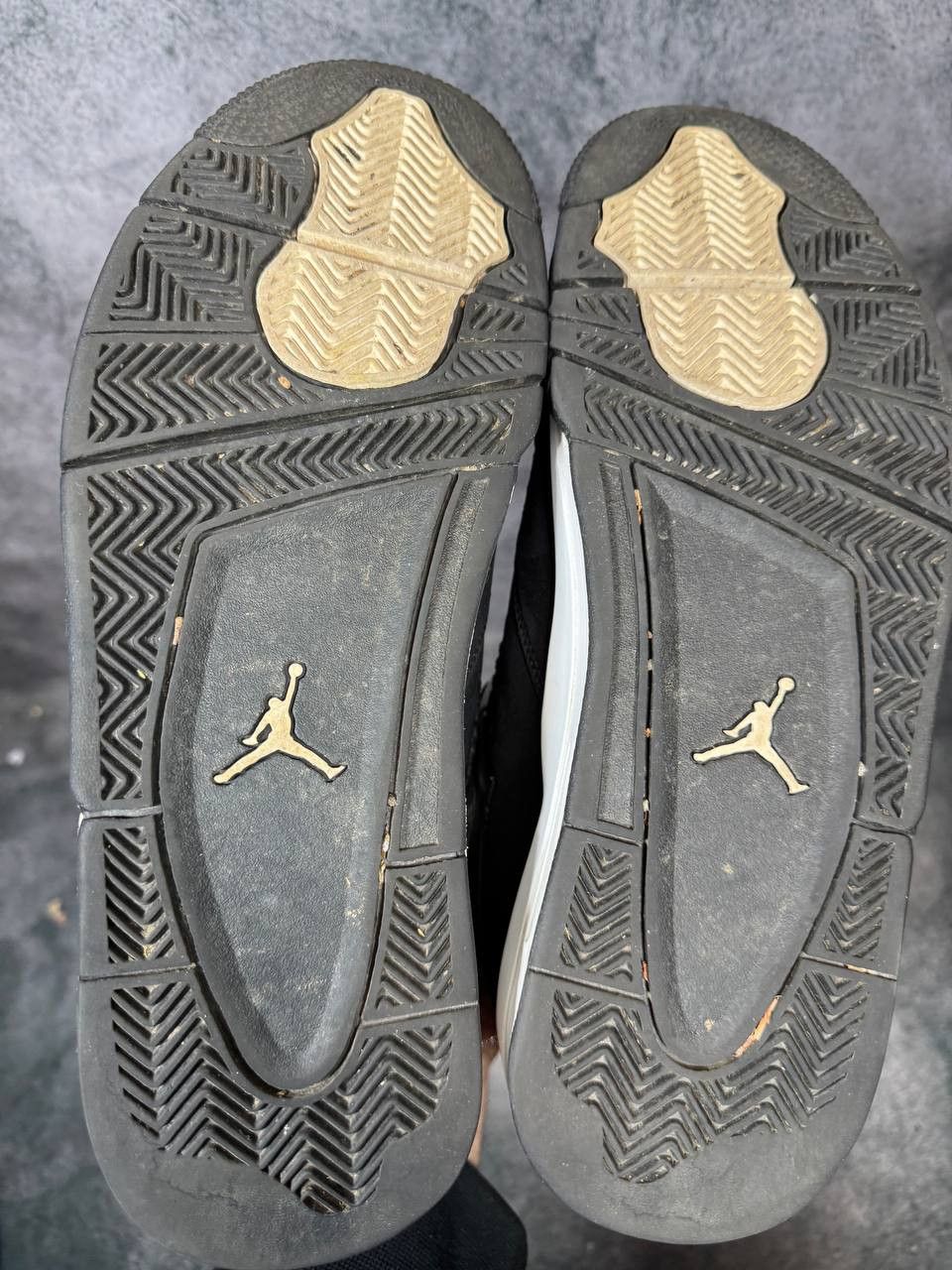 Jordan Brand Size 11.5 | Jordan 4 White Thunder No Box | Pre-Owned Size US 11.5 / EU 44-45 - 4 Thumbnail