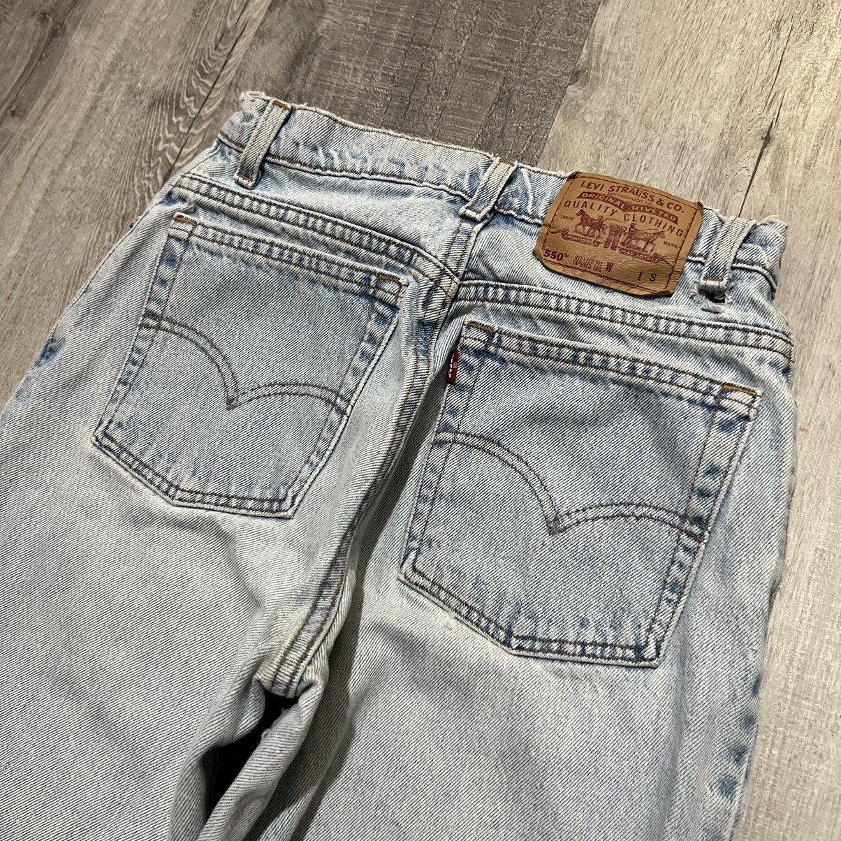 Levi's × Vintage VTG Levis 550 Womans Lightwash Relaxed 90s Denim USA 8 Jeans Size 28" / US 6 / IT 42 - 4 Thumbnail