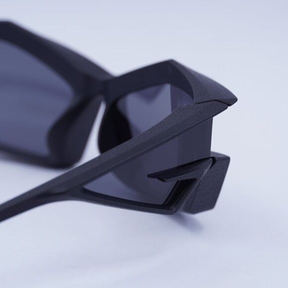 Givenchy Givenchy GV40049I 02A Sunglasses Matte Black Geometric Frame Size ONE SIZE - 7 Thumbnail