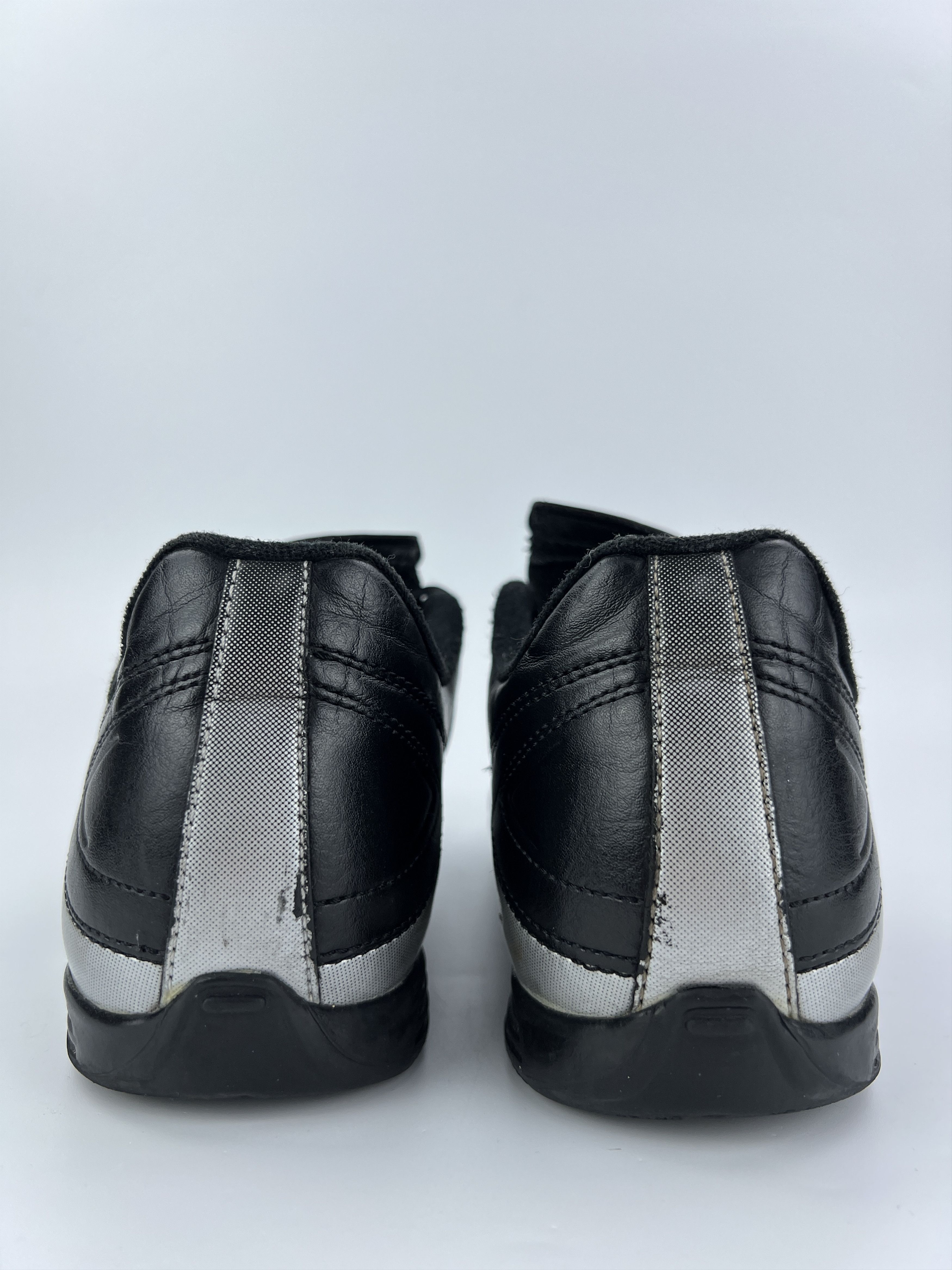 Nike Vintage 2009 Nike Football Black Leather Low Top Sneakers Size US 9.5 / EU 42-43 - 7 Thumbnail