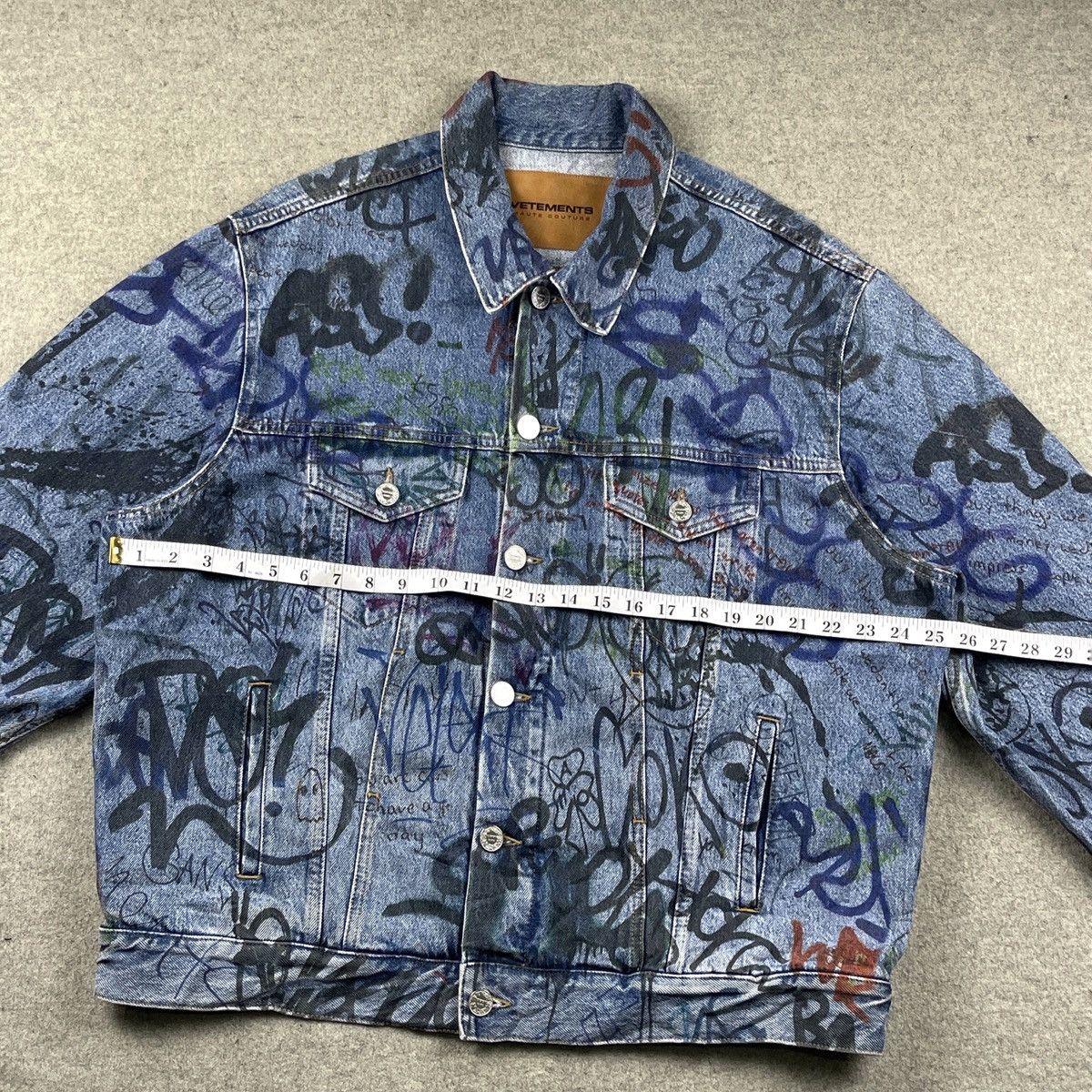 Vetements Vetements Graffiti Denim Jacket Size US L / EU 52-54 / 3 - 16 Thumbnail