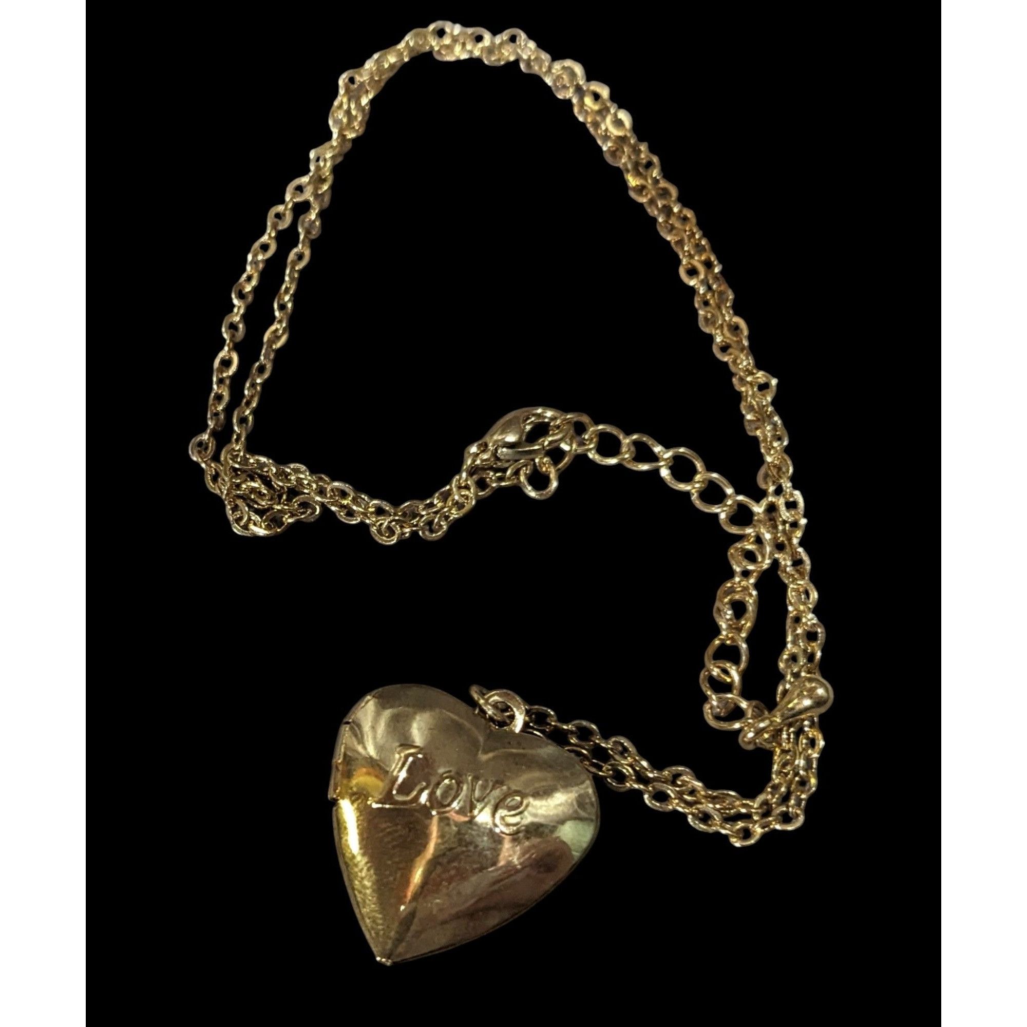 Other Romantic Embossed Love Heart Locket Pendant Necklace Size ONE SIZE - 1 Thumbnail
