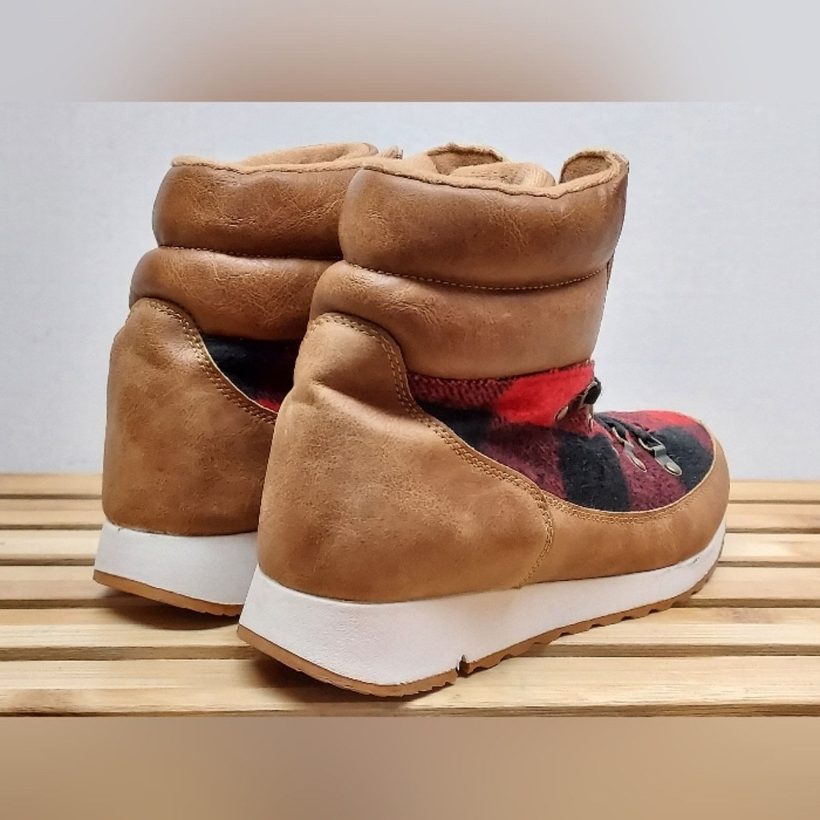 American Eagle Outfitters American Eagle Womens | Red Flannel | Winter Boots Size 9 Size US 9 / IT 39 - 7 Thumbnail