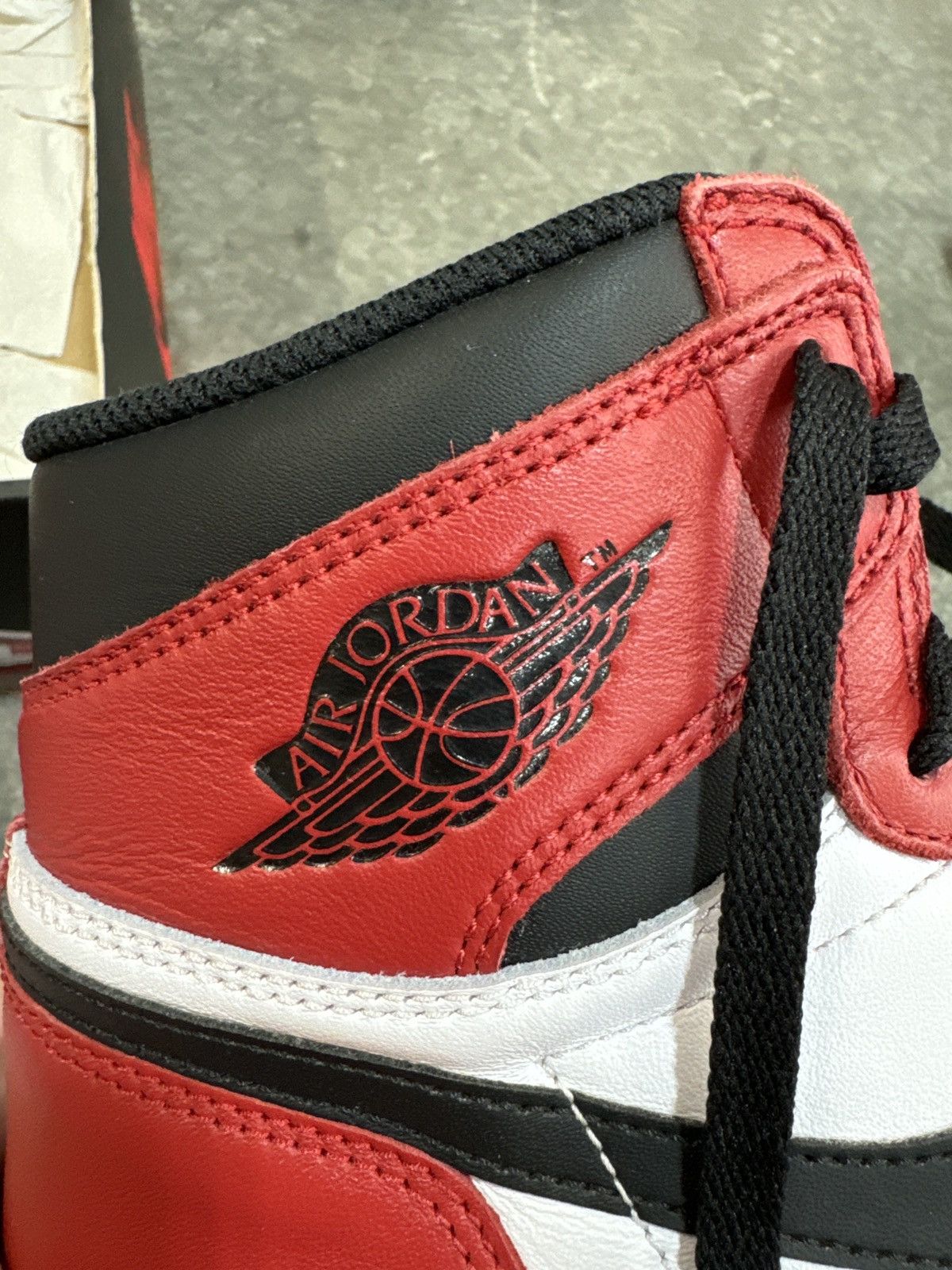 Jordan Brand × Nike Jordan 1 Chicago Size US 10.5 / EU 43-44 - 14 Thumbnail