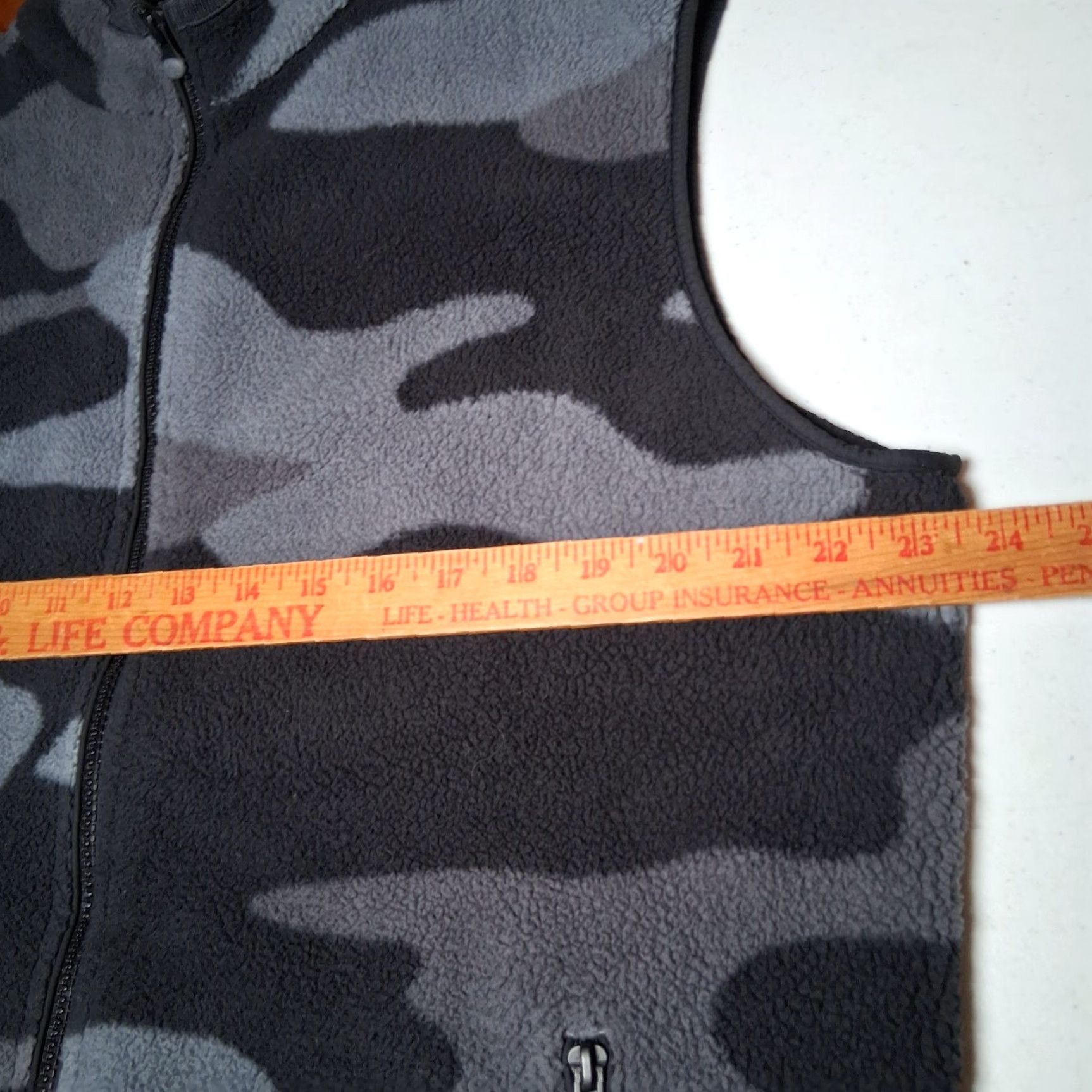 Vintage Greyson Vest Men Large L Gray Camouflage Fleece Zip Up Mock Neck Deep Pile Coat Jacket Camouflage Vest Winter Casual Shorts? Size US L / EU 52-54 / 3 - 4 Thumbnail