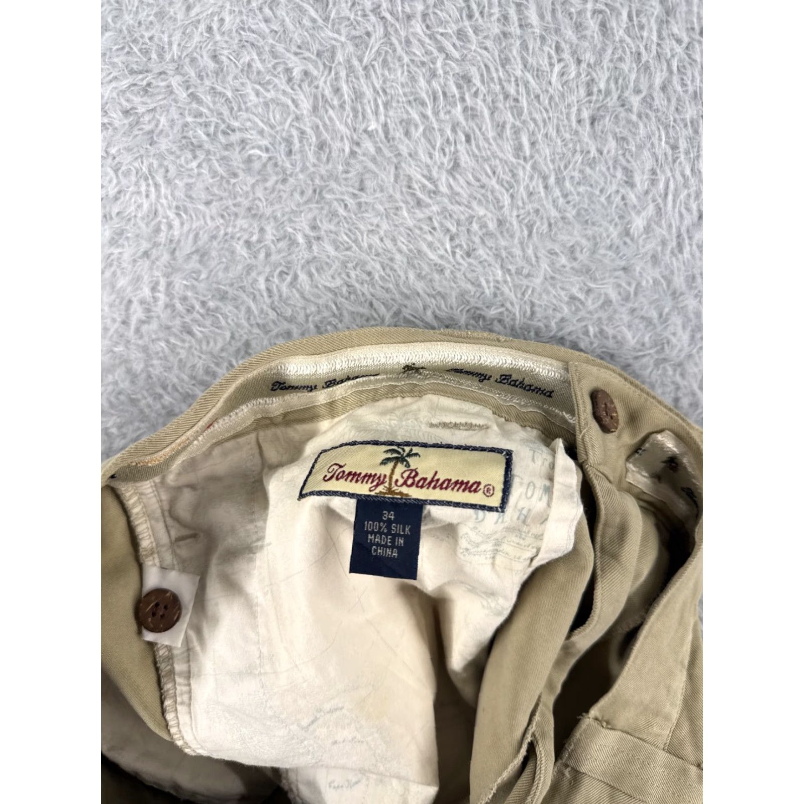 Tommy Bahama VINTAGE Tommy Bahama Shorts Men 34 Beige Silk Pleated Bermuda Beach Resort Casual Ii? Size US 34 / EU 50 - 7 Thumbnail
