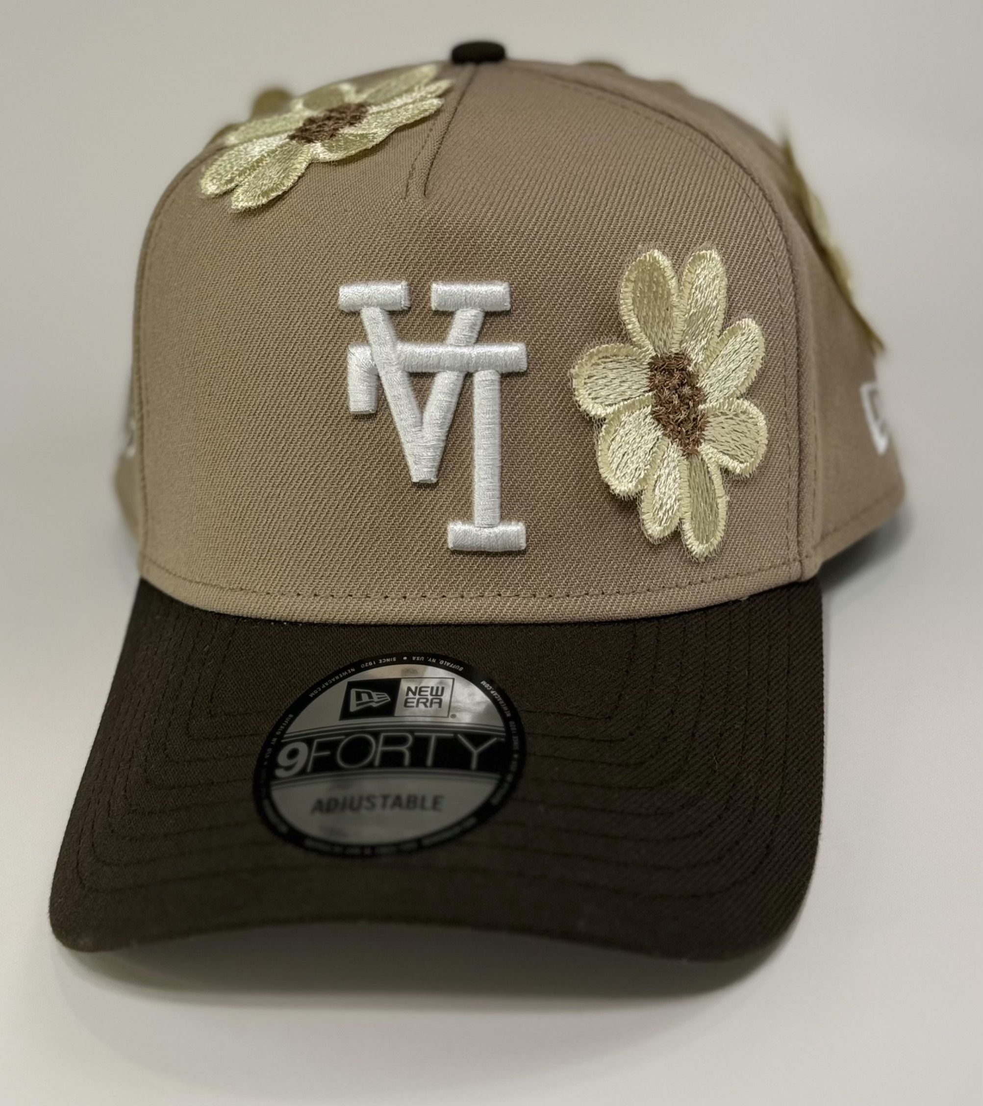 New Era Tan New Era with Cream Flowers // Inverted LA Size ONE SIZE - 4 Thumbnail